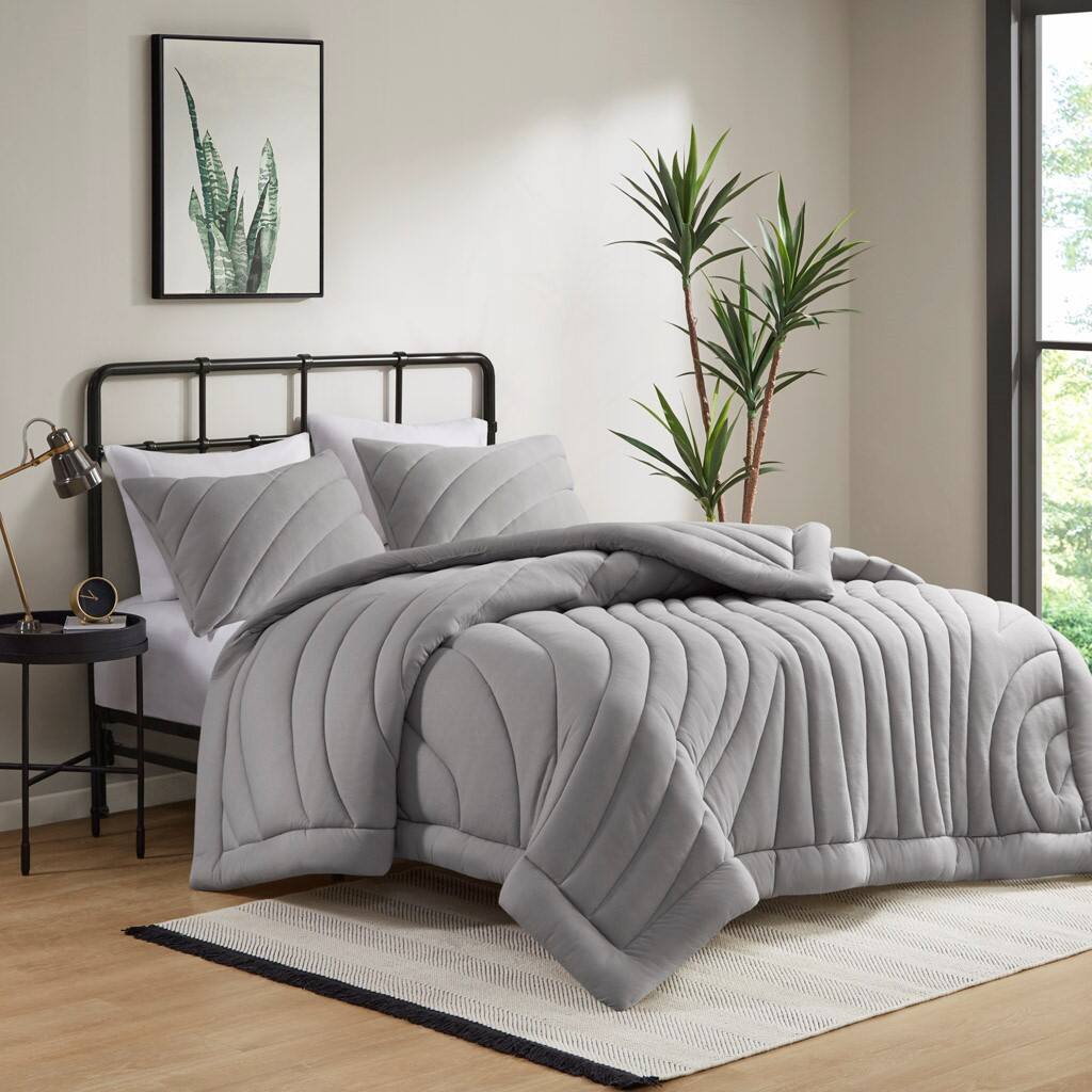 Alt View 4. Gracie Mills - Gracie Mills Elena Poly Jersey Puffy Comforter Set - Gray.
