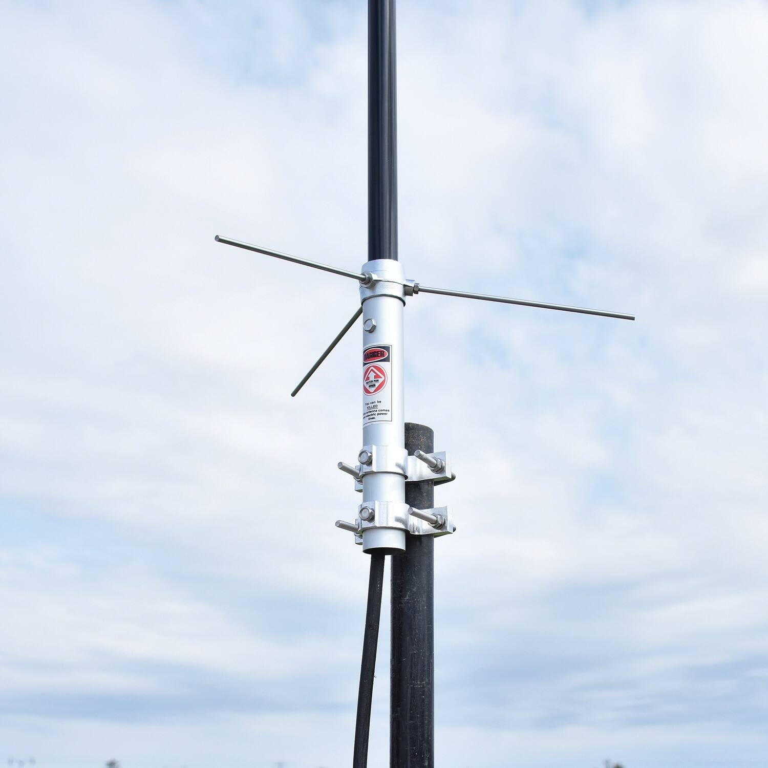 Left. Tram - 200-Watt Pretuned 400-495 MHz UHF Fiberglass Base Antenna, 50-Ohm UHF SO-239 Connector, 39" Tall - Black.