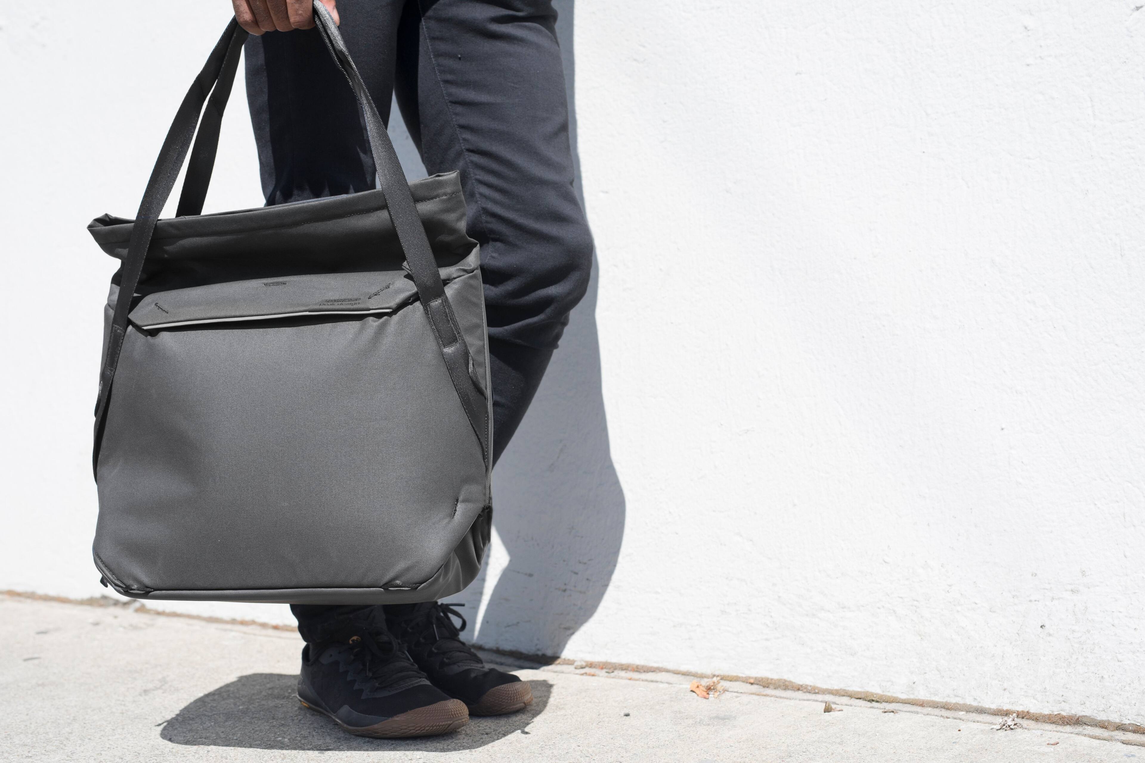Alt View 15. Peak Design - Everyday Tote V2 15L - Black.