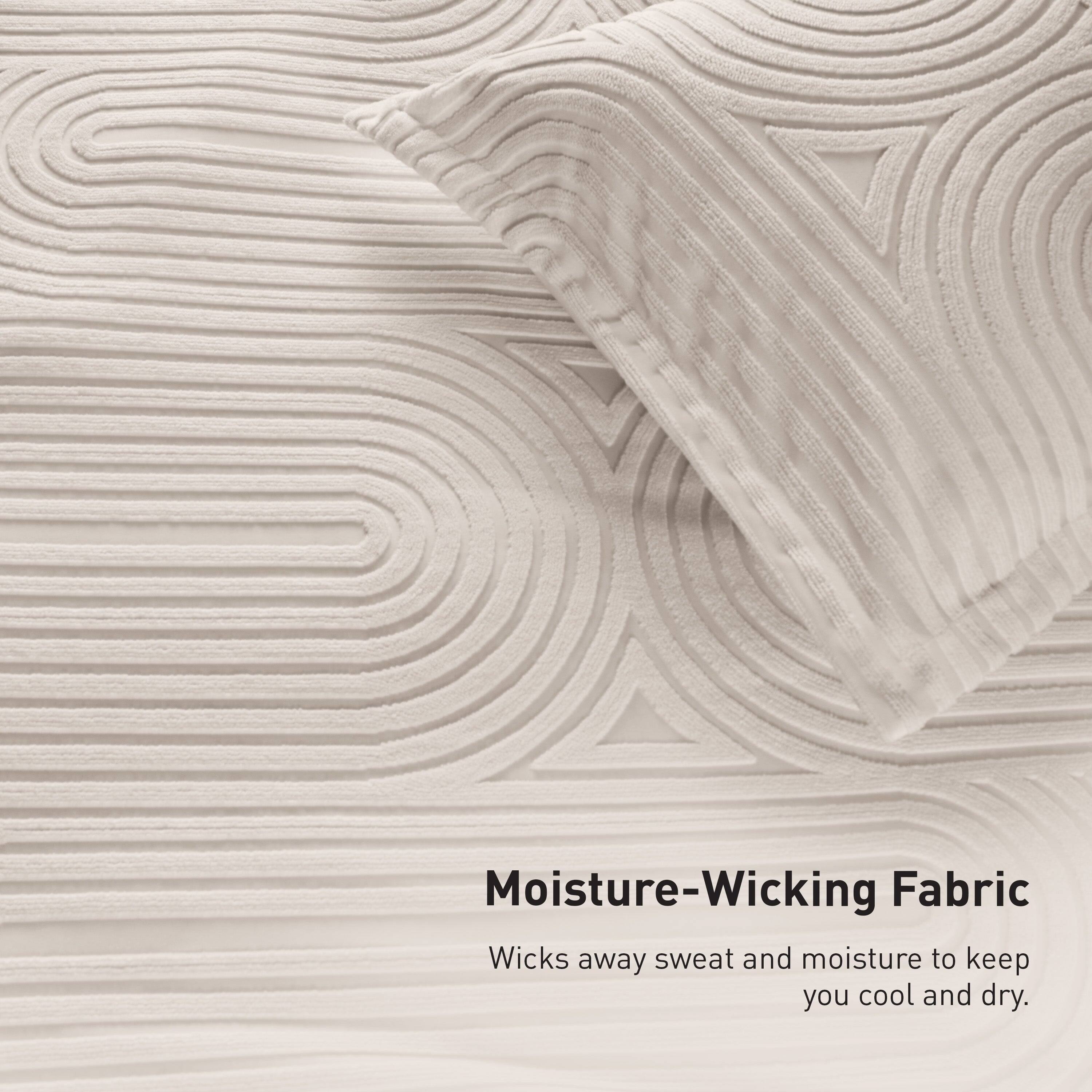 Moisture-Wicking Fabric  
Wicks away sweat and moisture to keep you cool and dry.
