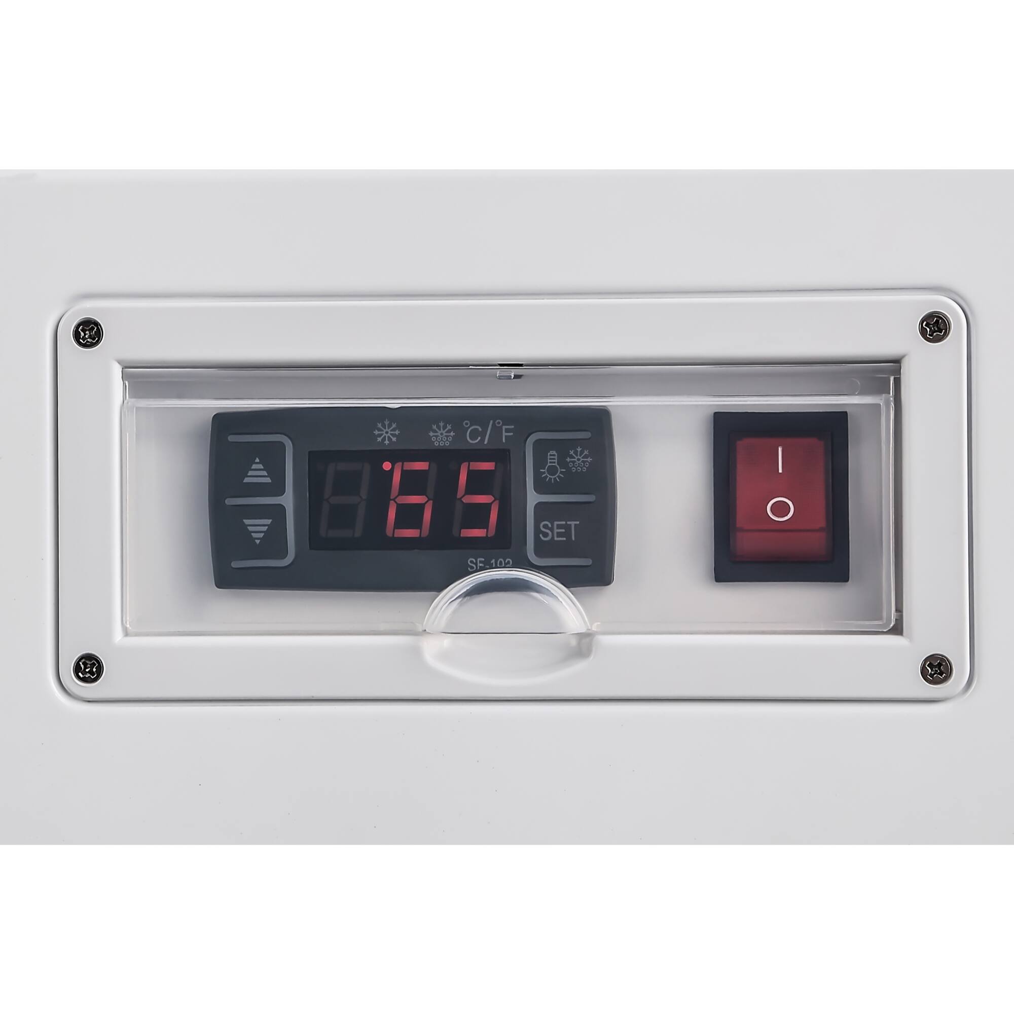 The text on the image reads "ClF BE 5 SET SF-102 SF 102." This is a combination of two different sentences. The first sentence is "ClF BE 5 SET SF-102," which is a description of the device's function. The second sentence is "SF 102," which is likely a reference to the model number or the manufacturer's name. The text is grouped together to indicate that these two sentences are related to the same device.