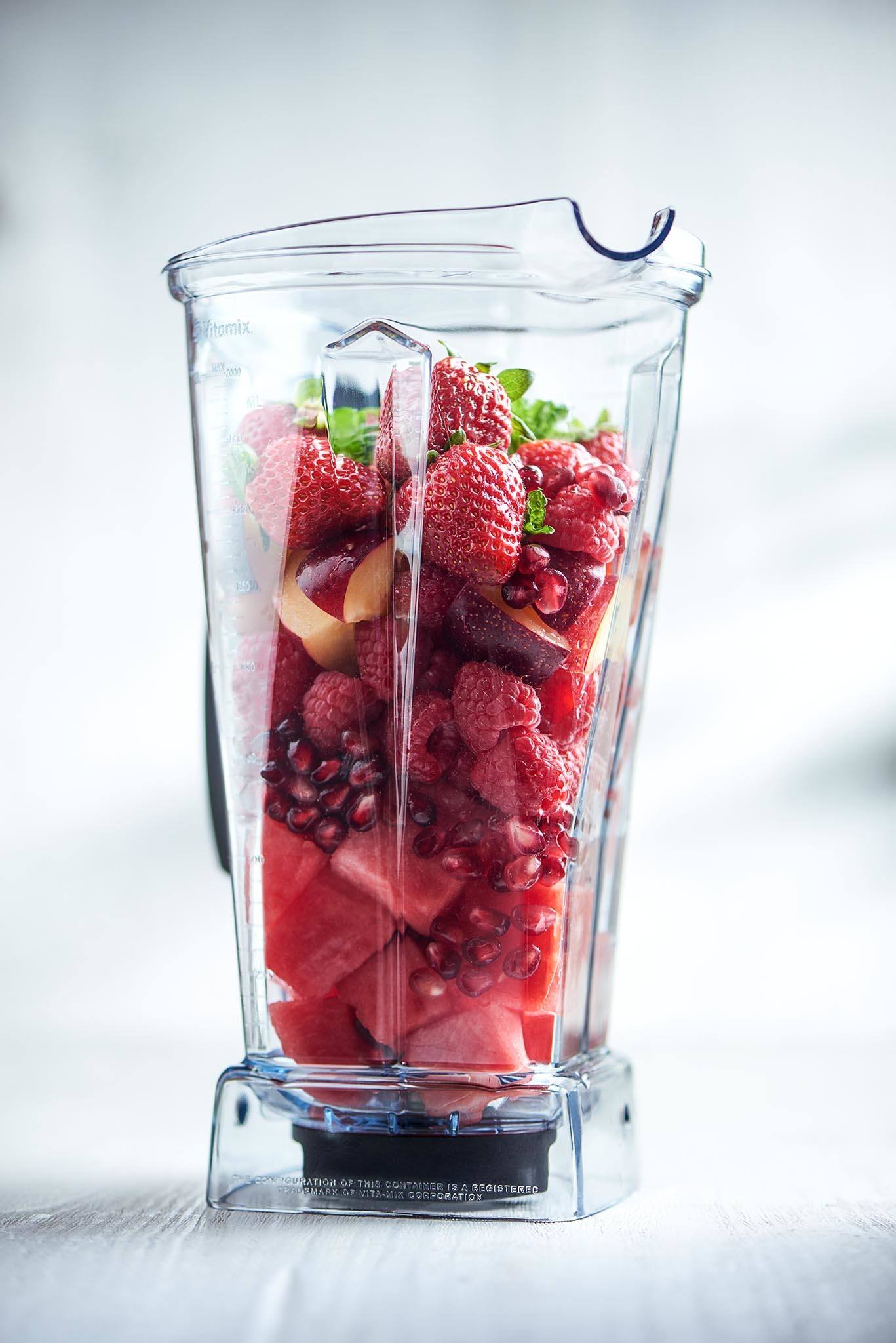 Itomix K CON IOUMATIOn t0 THIS COSTANEA a e REGISTERED OPSMARK CF VITA-2023 CORPORATION

The configuration of this container is a registered trademark of Vita-Mix Corporation.