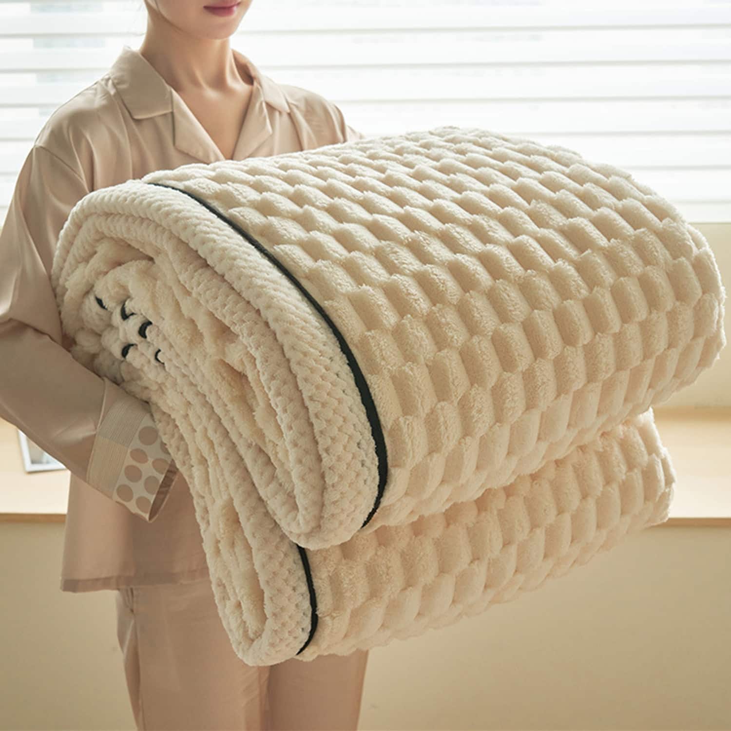 Auledio - Super Soft Microfiber Blanket - Fuzzy Cozy Plush Throw Blanket, Ideal for Travel, Bed, Office-150*200cm - Beige