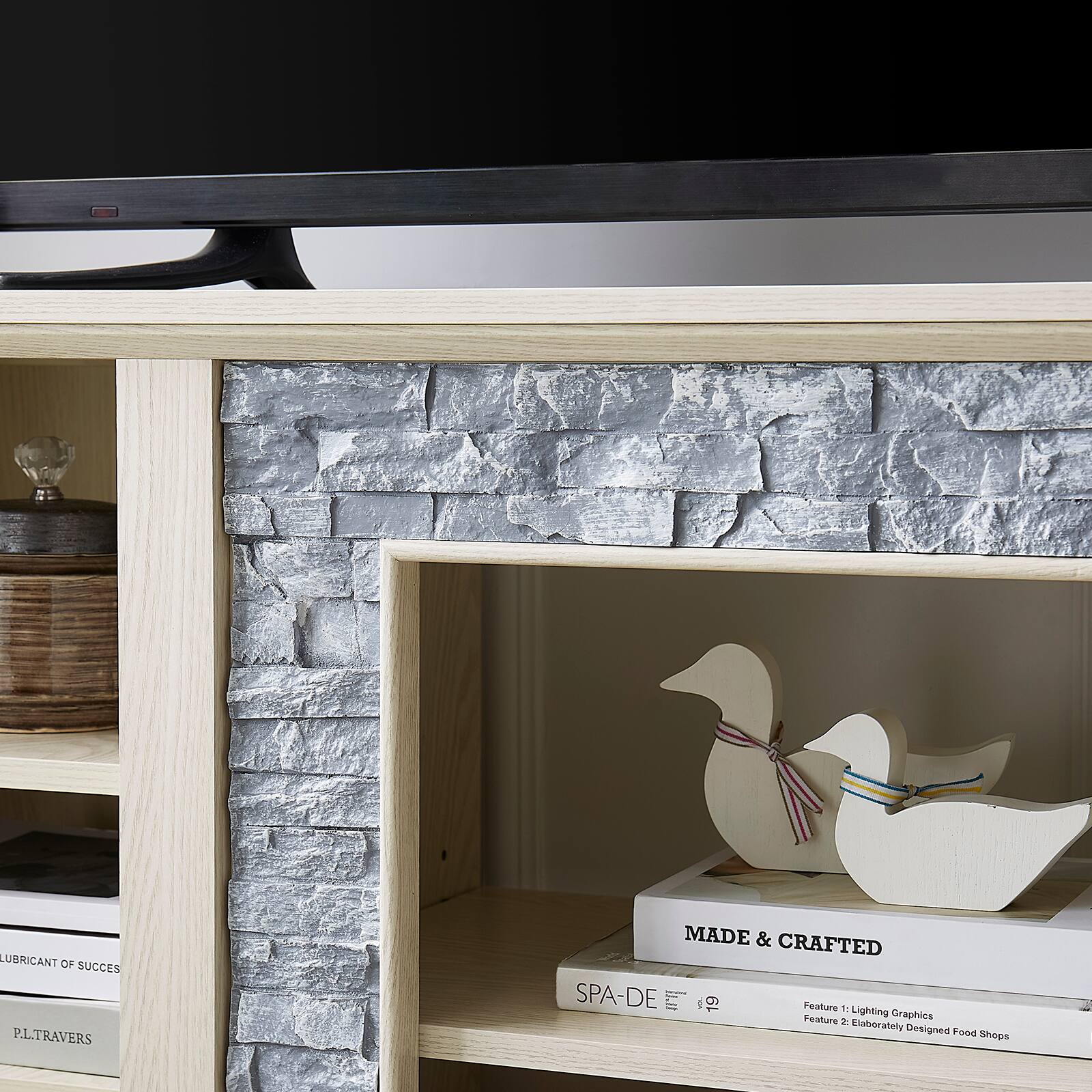 LUBRICANT OF SUCCESS  
P.L. TRAVERS  

MADE & CRAFTED  

SPA-DE  
Feature 1: Lighting Graphics  
Feature 2: Elaborately Designed Food Shops