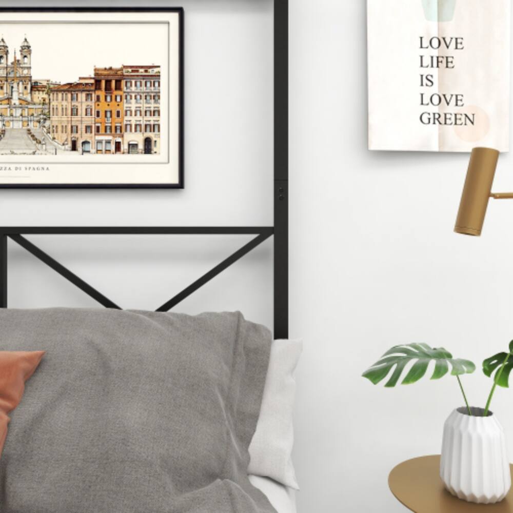 LOVE LIFE IS LOVE GREEN

Piazza di Spagna