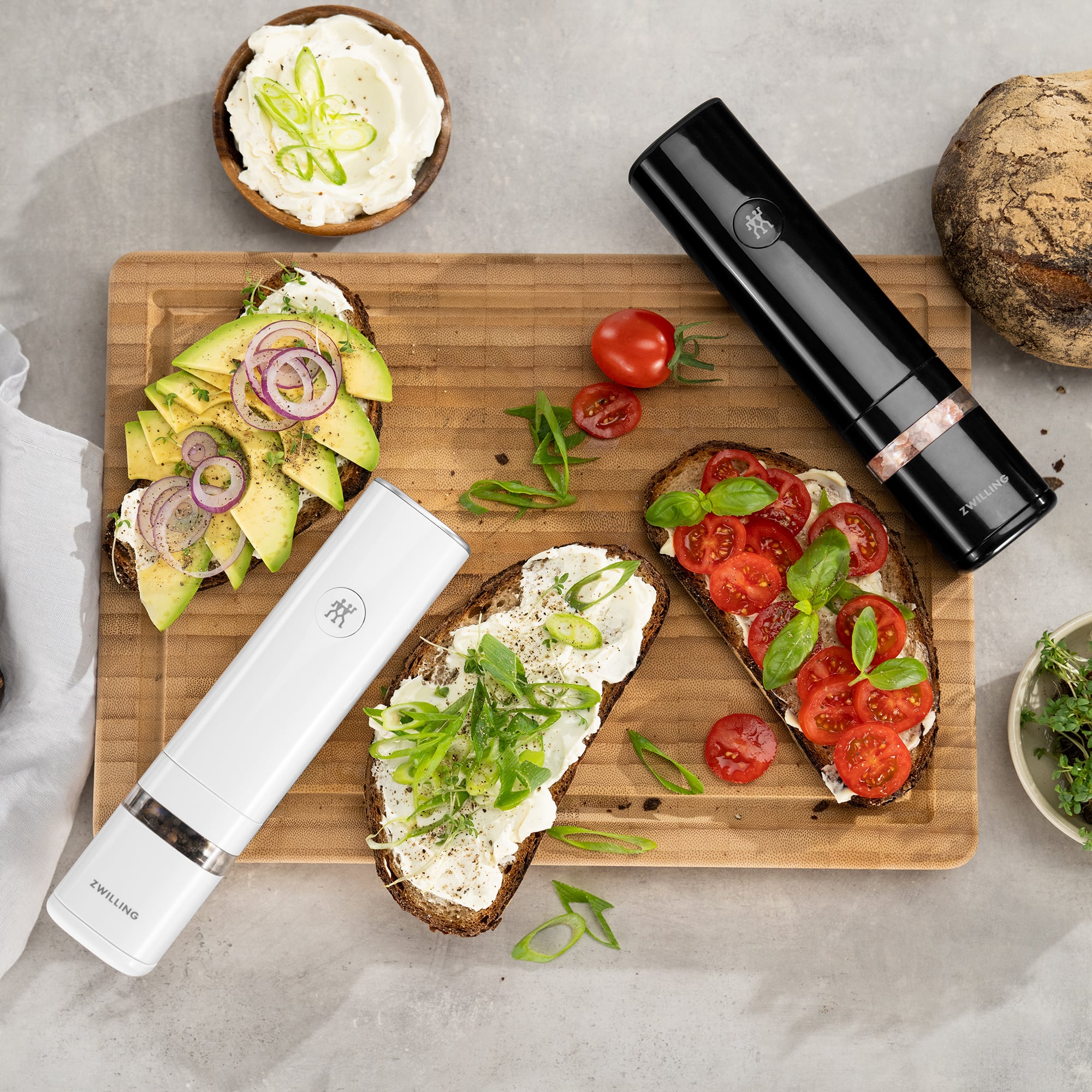 ZWILLING Enfinigy 2-pc Electric Salt/Pepper Mill Set – Black Sansujyuku sansujyuku.com