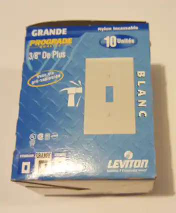 GRANDE
PROGRADE
3/8" De Plus
avec vis pro-assemblées
Nylon Incassable
10 Unités
BLANC
STANDARD
GRANDE
ENORME
LEVITON
Building A Connected World
