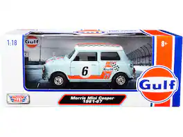 Motormax - 1961-1967 Morris Mini Cooper RHD #6 "Gulf Oil" Light Blue Orange Stripes Checkered Top City Classics 1/18 - Light Blue With Orange