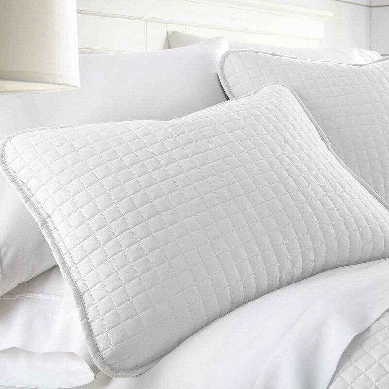 Left. Hivvago - Full/Queen Lightweight White Ultra Soft 3-Piece Microfiber Quilt Set - White.