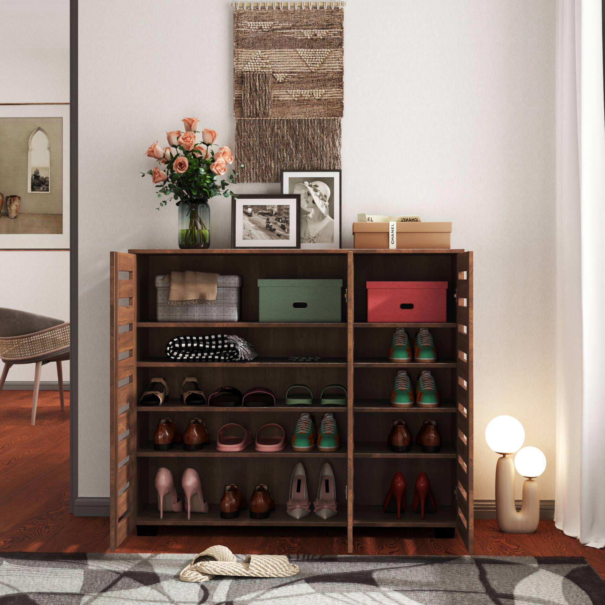 Sure, here is the corrected and grouped text from the image:

- EL
- CHANEL
- EL
- CHANEL