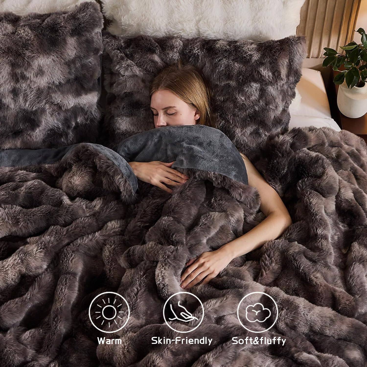 Warm  
Skin-Friendly  
Soft & Fluffy