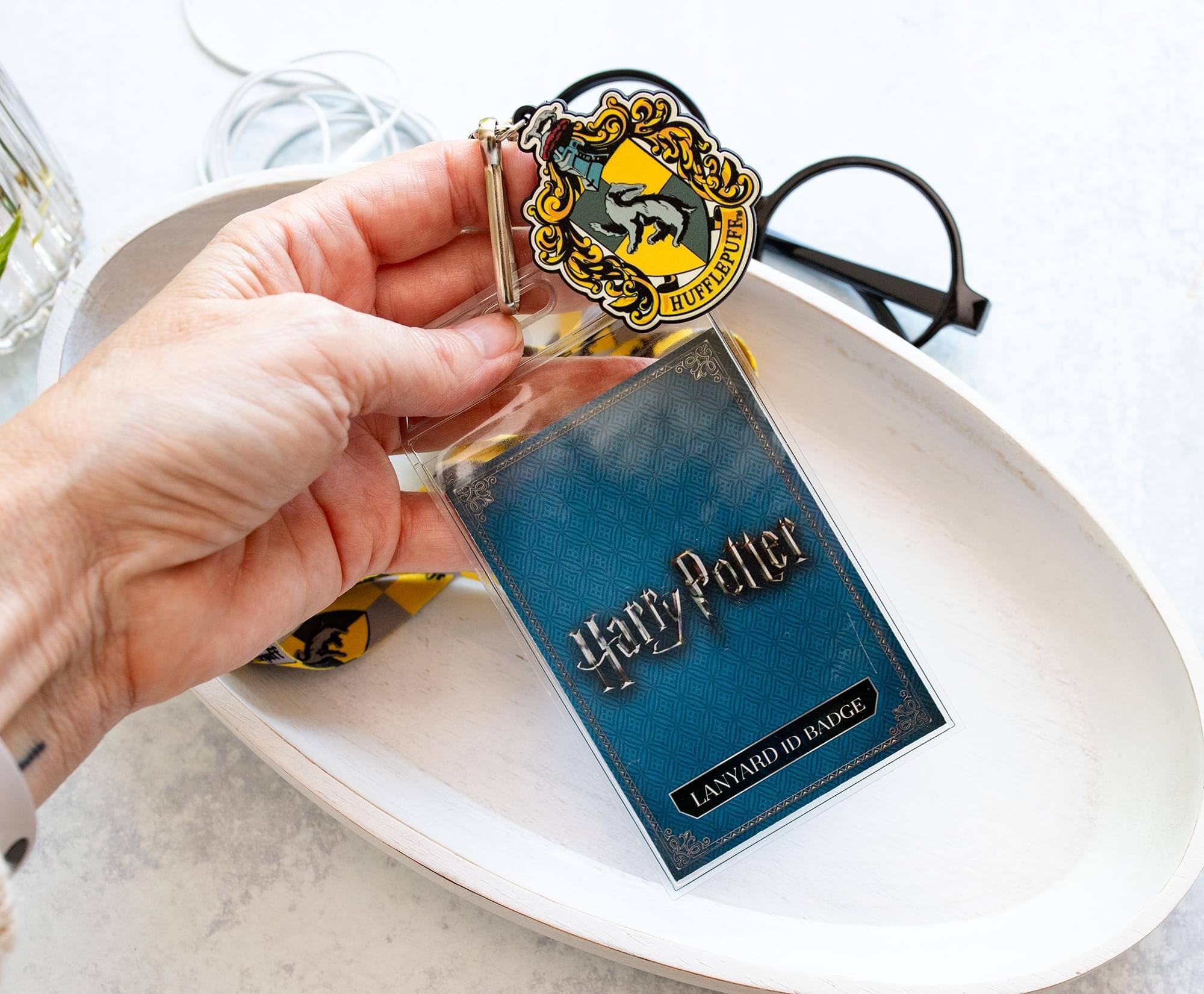 Harry Potter  
HUFFLEPUFF  
LANYARD ID BADGE