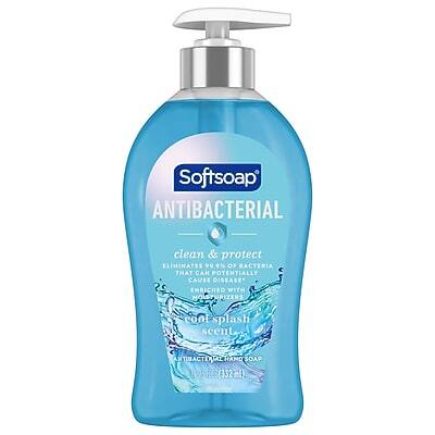 Softsoap ANTIBACTERIAL  
clean & protect  
ELIMINATES 90.9% OF BACTERIA THAT CAN POTENTIALLY CAUSE DISEASE  
EMBICHED WITH MOLS DLSPURIZERS  
cool splash scent  
ANTIBACTERIAL HAND SOAP  
332 mL