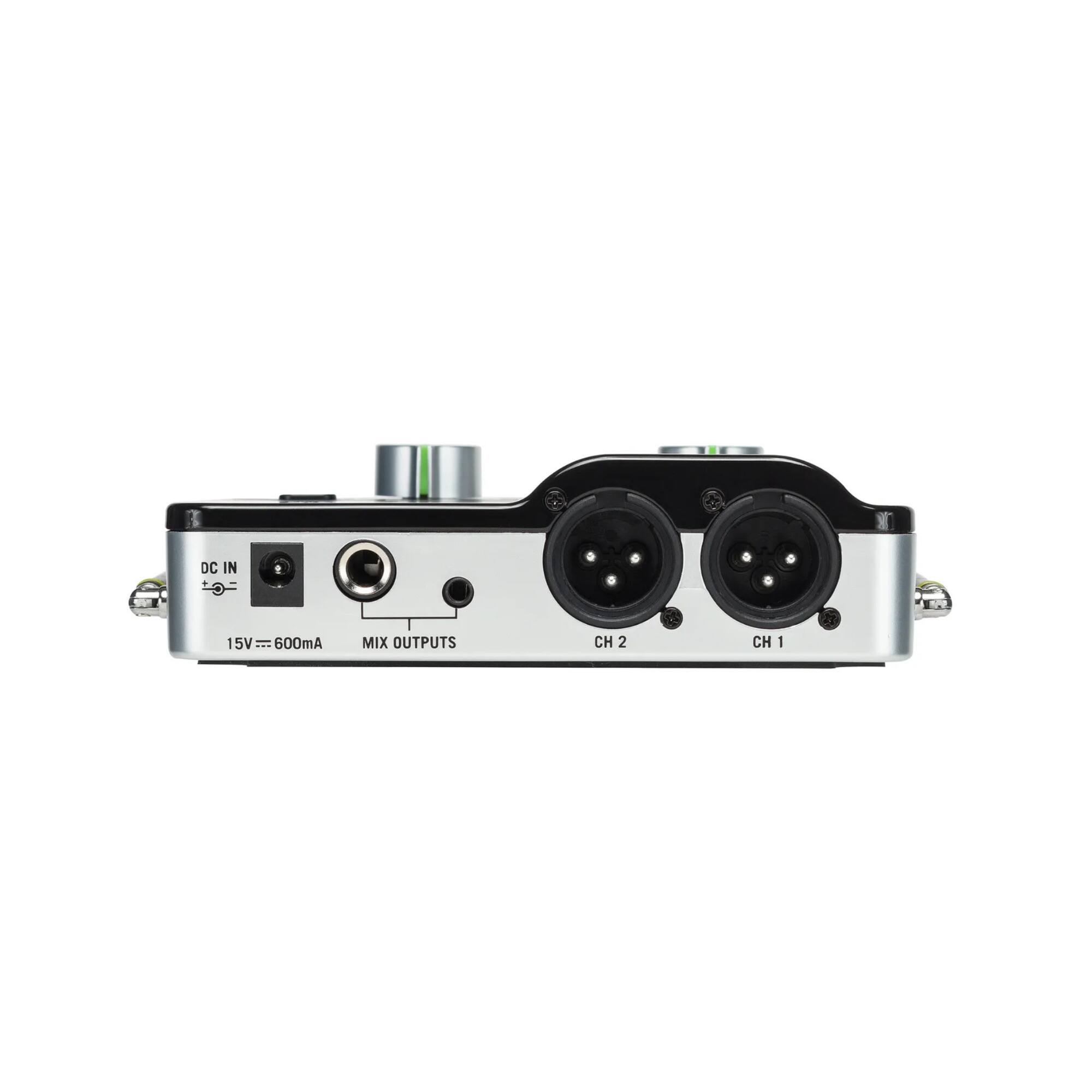 DC IN 15V 600mA MIX OUTPUTS CH 2 CH 1