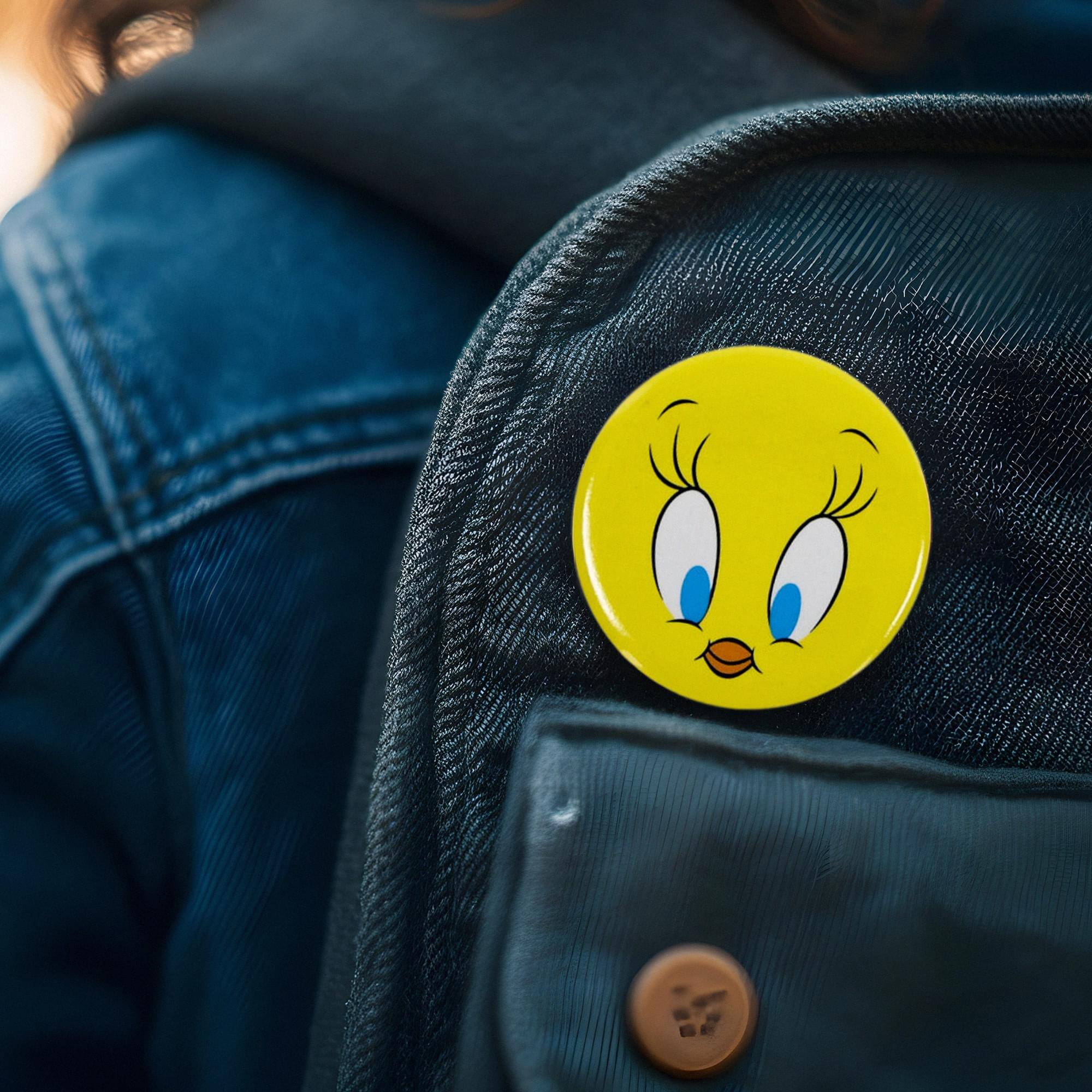 Alt View 4. Funko - Warner Bros. Looney Tunes Characters 50-Piece Button Box Set - Yellow.