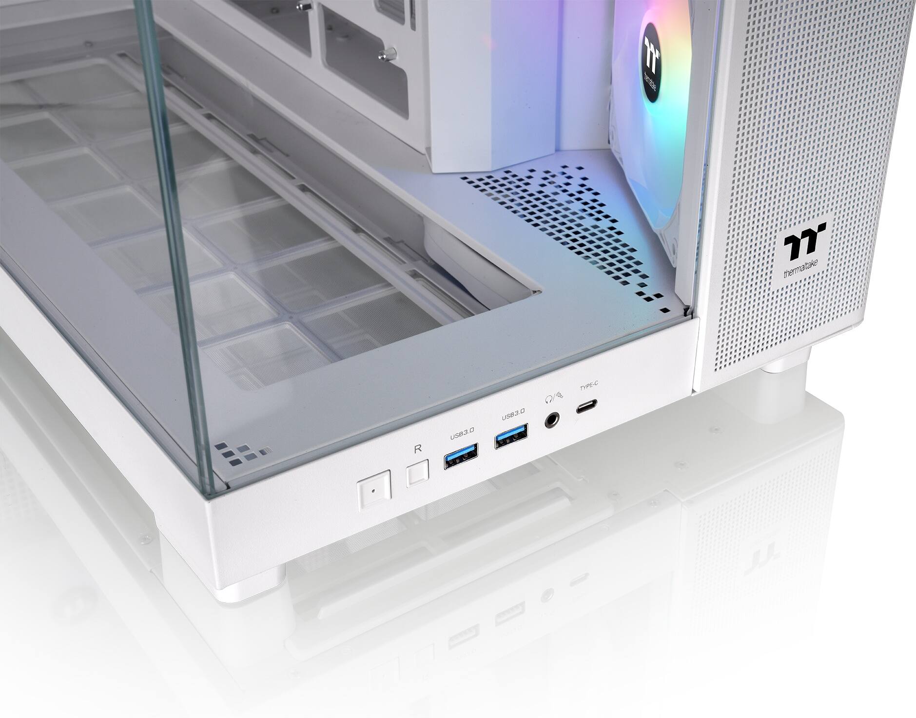 The text on the image reads "T ede 7 Sermatuke R O uSR3 M L PC TE." However, it is not clear what this text represents or its purpose. It could be a logo, a company name, or a description related to the computer. Without further context, it is difficult to provide a proper interpretation of the text.