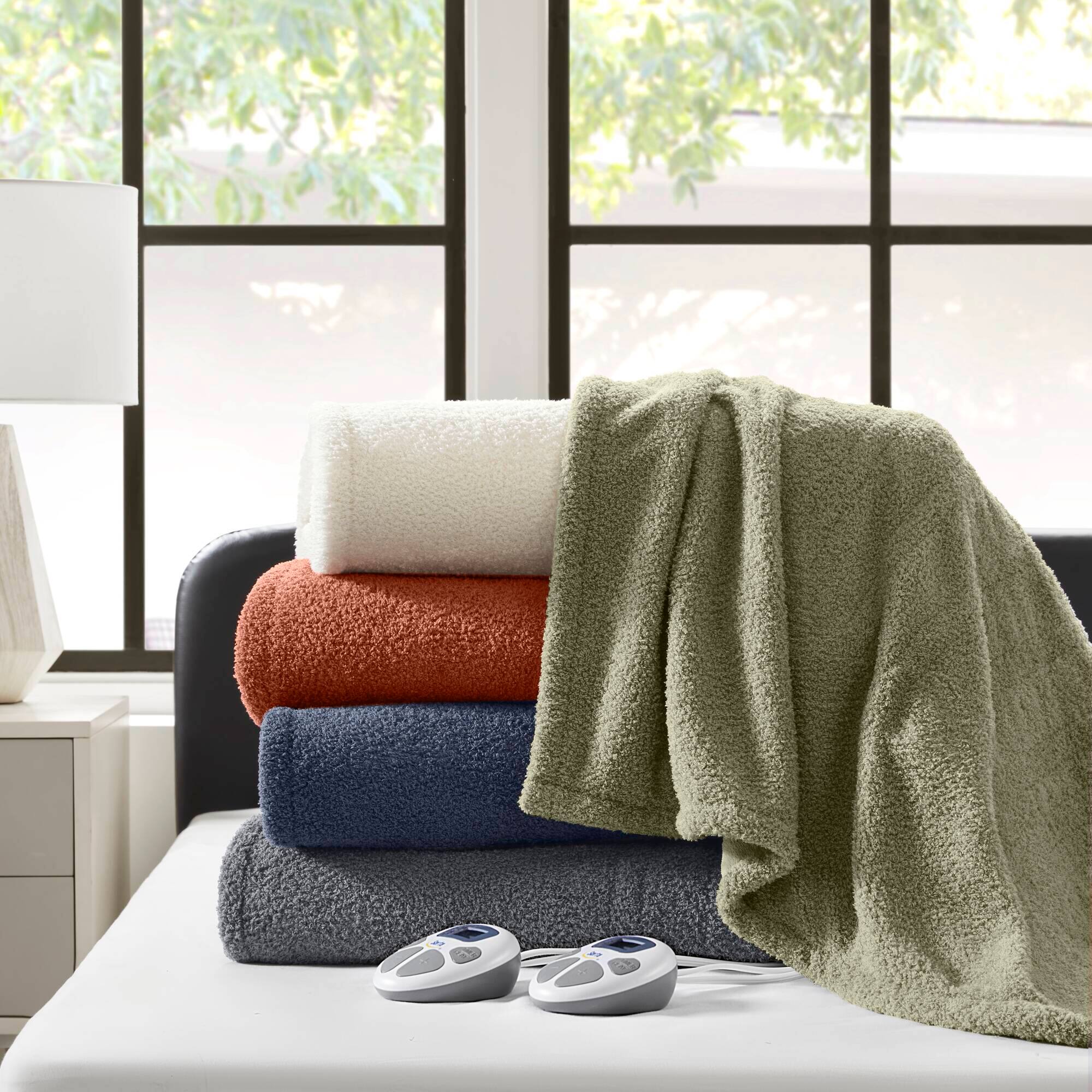 Alt View 4. Glintex - Queen Faux Feathersoft Heated Blanket，10 Heat Settings, Auto Shutoff Timer, Dual Zone Options，ETL Safety Certification - Rust.