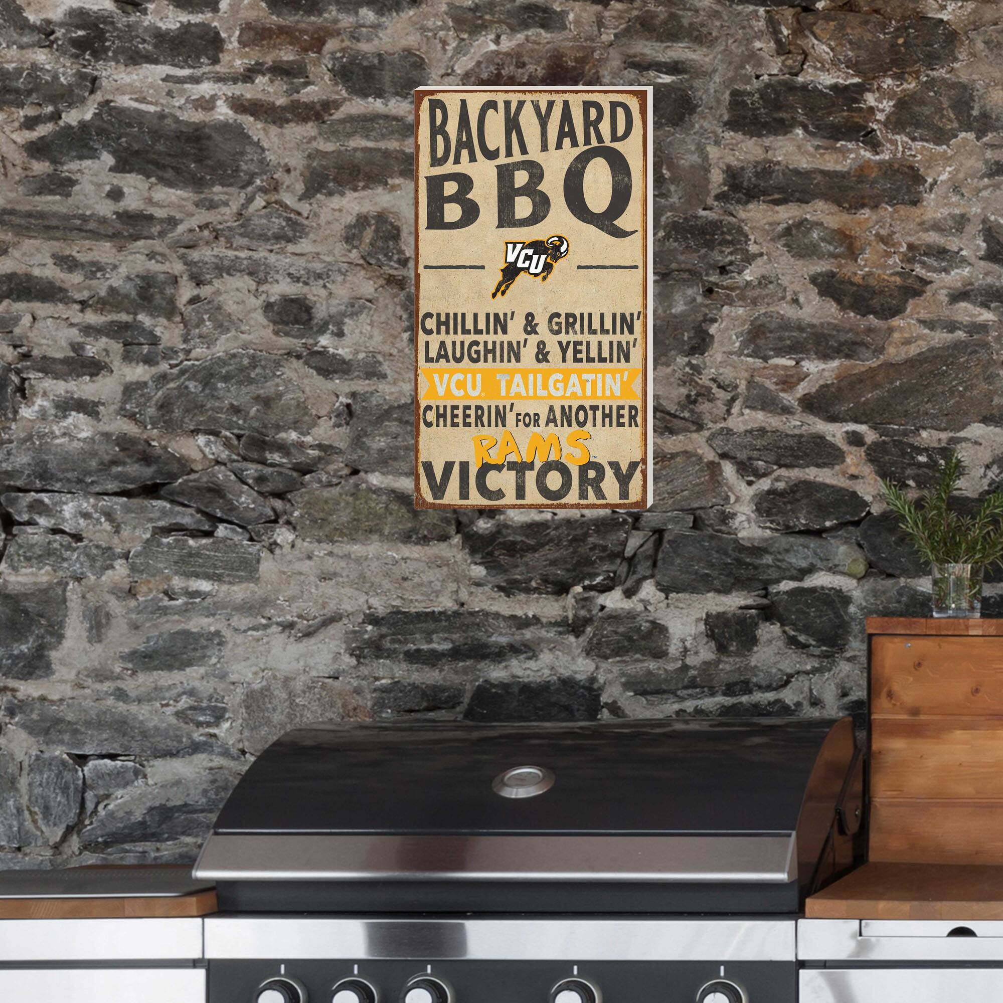 BACKYARD BBQ  
VCU  
CHILLIN' & GRILLIN'  
LAUGHIN' & YELLIN'  
VCU TAILGATIN'  
CHEERIN' FOR ANOTHER RAMS VICTORY
