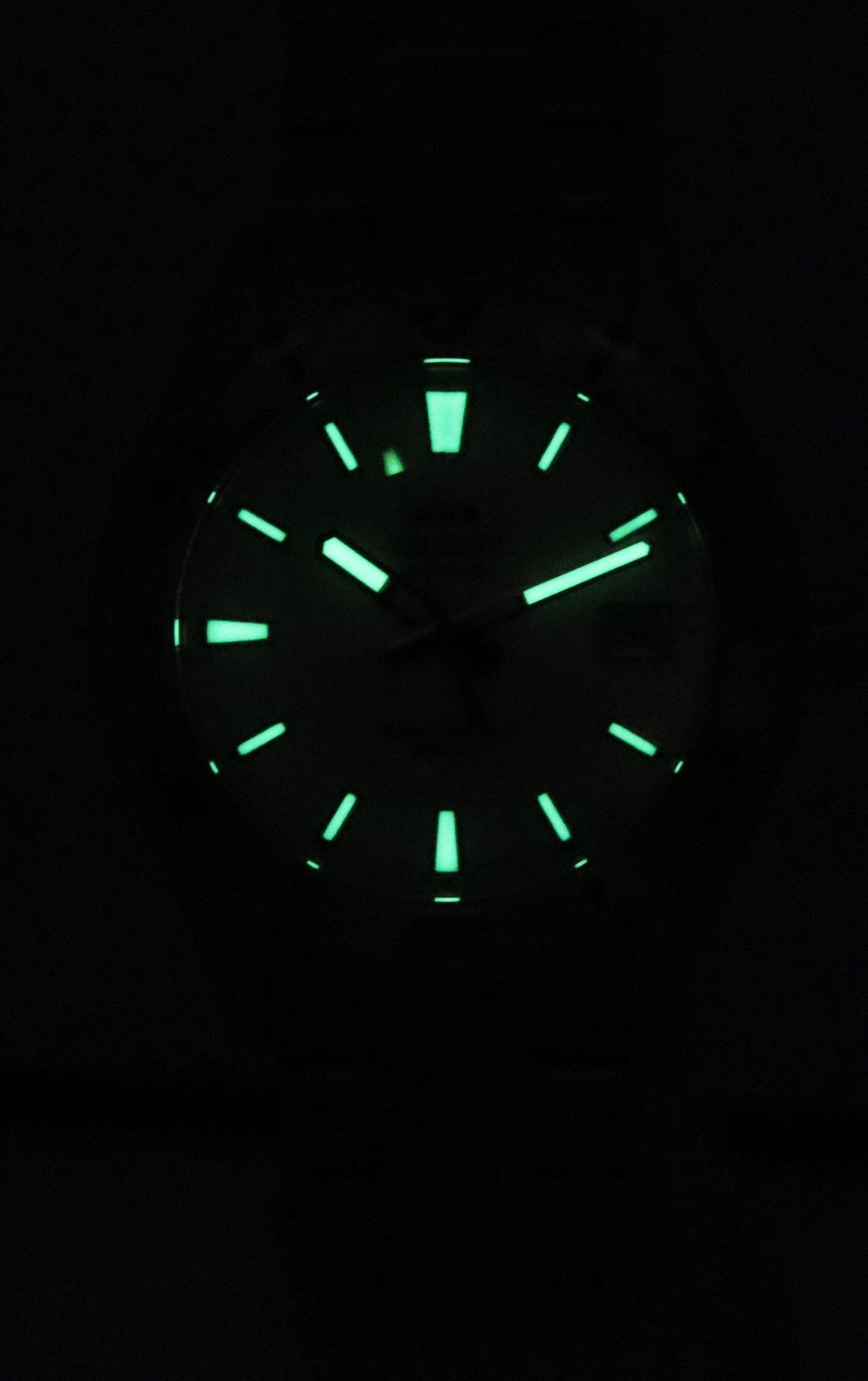 Angle. Orient - Sports Mako Stainless Steel White Dial Automatic Diver's RA-AC0Q03S10B RA-AC0Q03S30B 200M Men's Watch - White.
