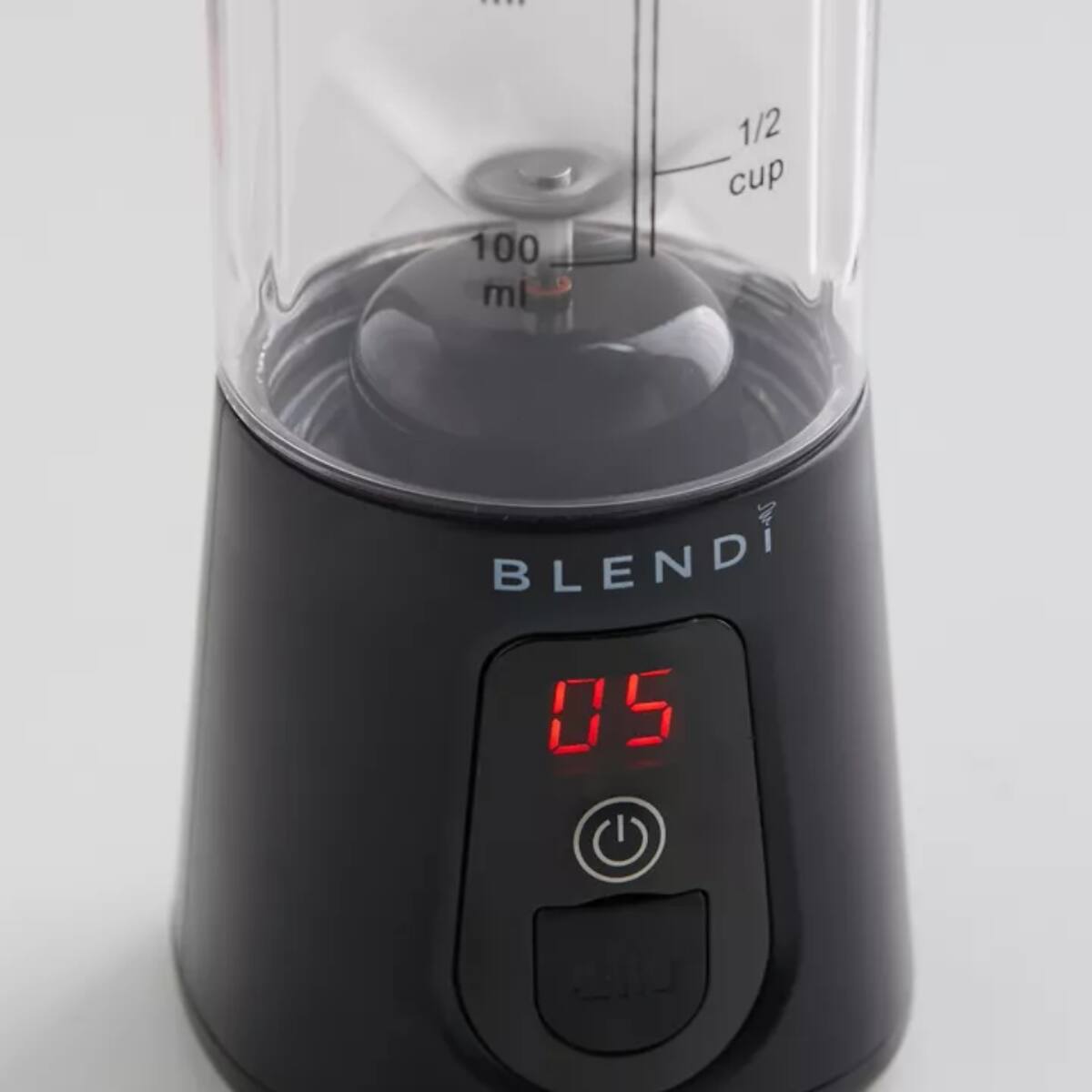 - 100 ml 1/2 cup  
BLENDI  
05