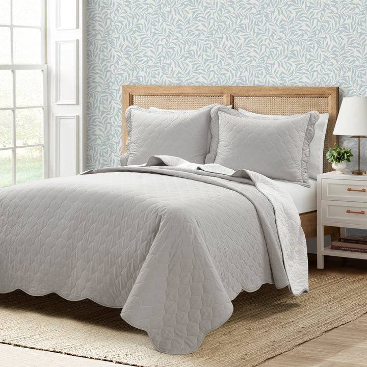 Left. Hivvago - Full/Queen White Grey Scalloped Edge Reversible Thin Light Quilt Set - White Grey.