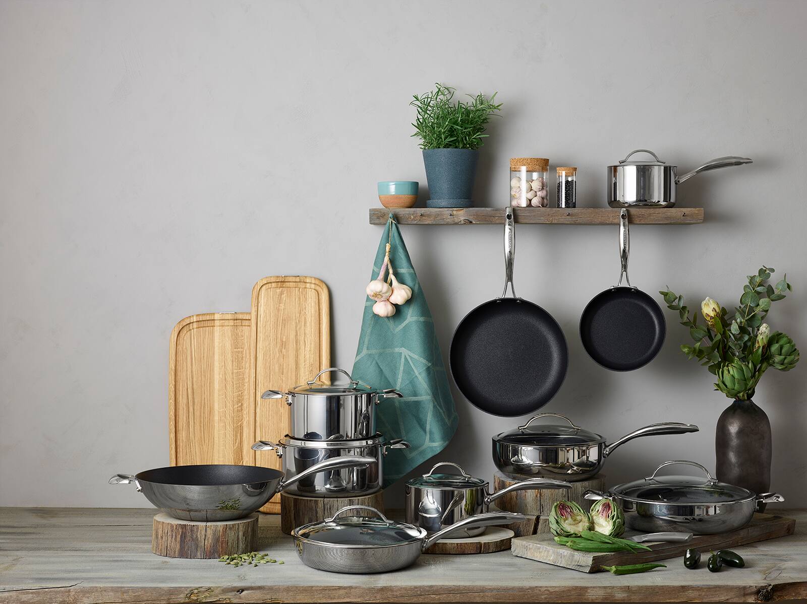 Alt View 5. Scanpan - Haptiq Stainless Steel Nonstick 7.5 Qt. Covered Dutch Oven - Black.