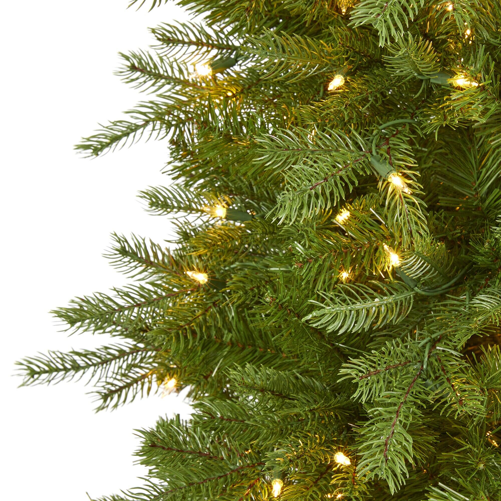 Left. BreeBe - 6' Vienna Fir Xmas Tree w/400 Clear Lights and 843 Tips - Multicolor.