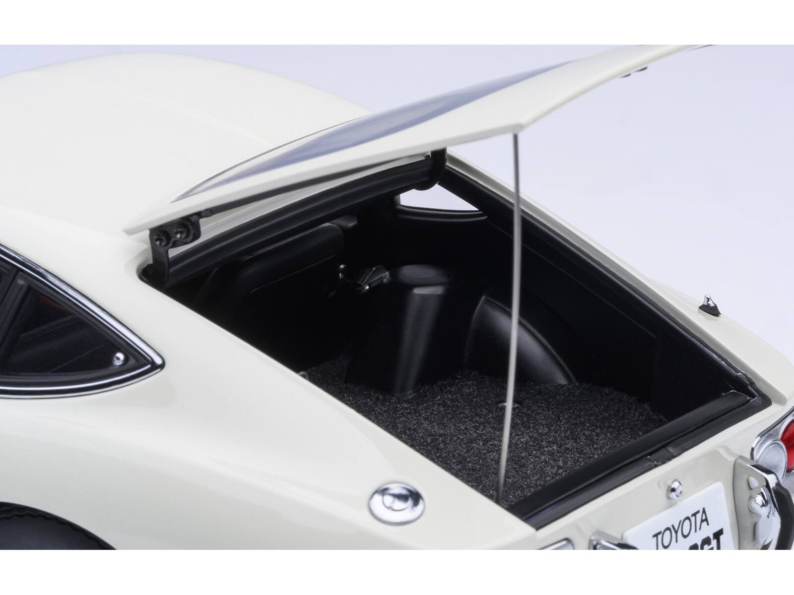 Alt View 1. Autoart - 1967 Toyota 2000GT RHD (Right Hand Drive) White 1/18 Model Car by Autoart - White.