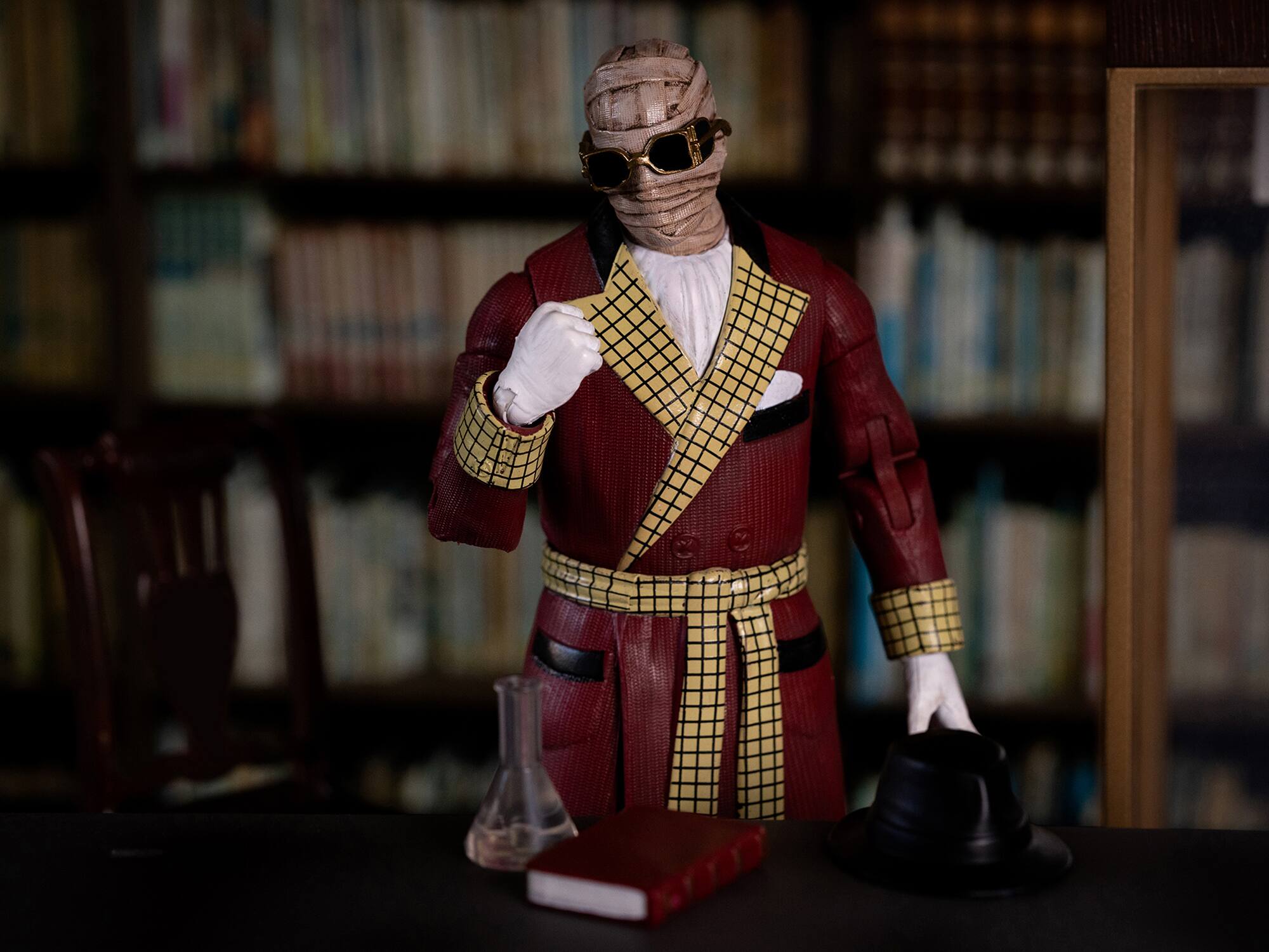 Alt View 4. Jada - The Invisible Man 6" Moveable Figure with Accessories and Alternate Head and Hands "Universal Monsters" Series by Jada.