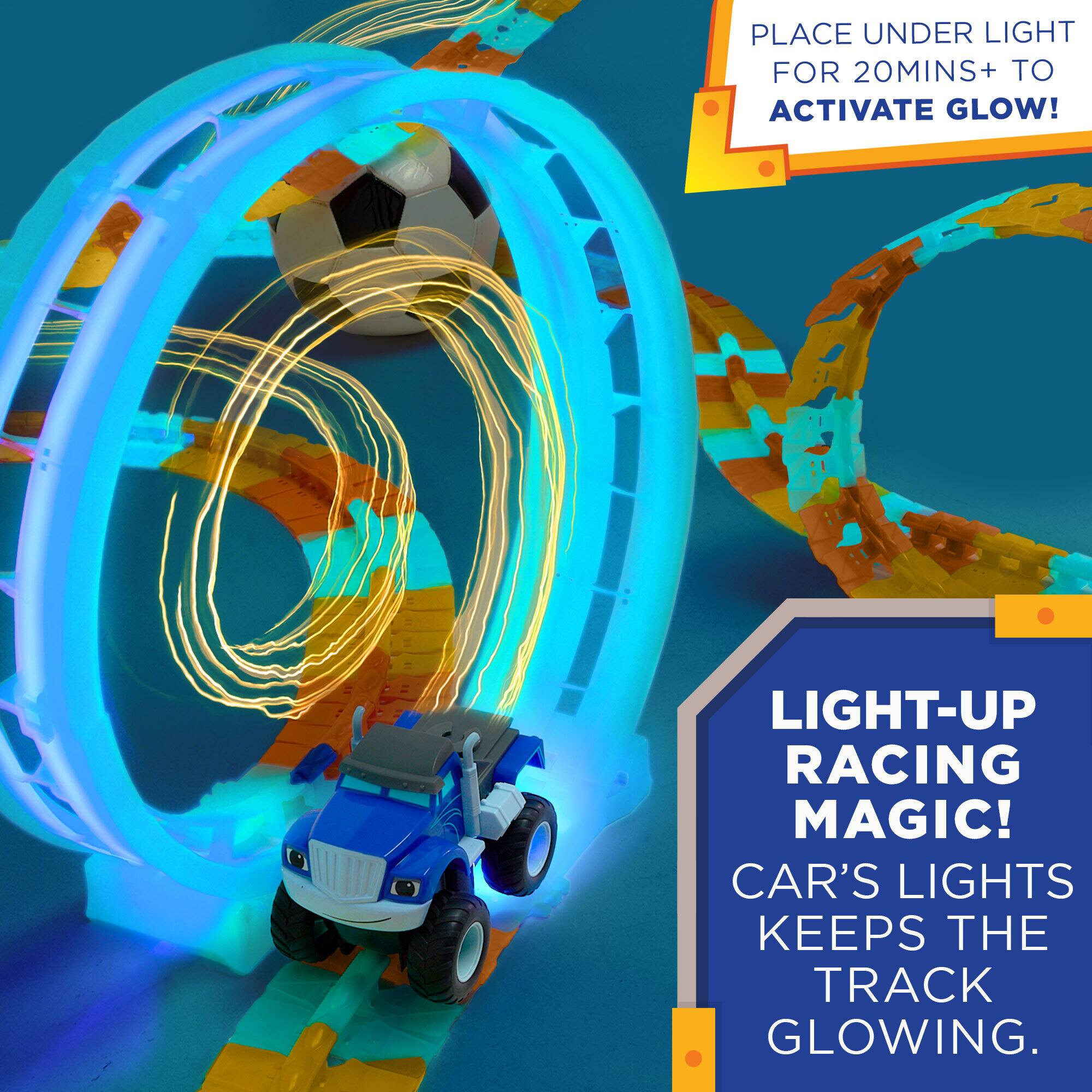 PLACE UNDER LIGHT FOR 20MINS+ TO ACTIVATE GLOW!

LIGHT-UP RACING MAGIC! CAR'S LIGHTS KEEPS THE TRACK GLOWING.