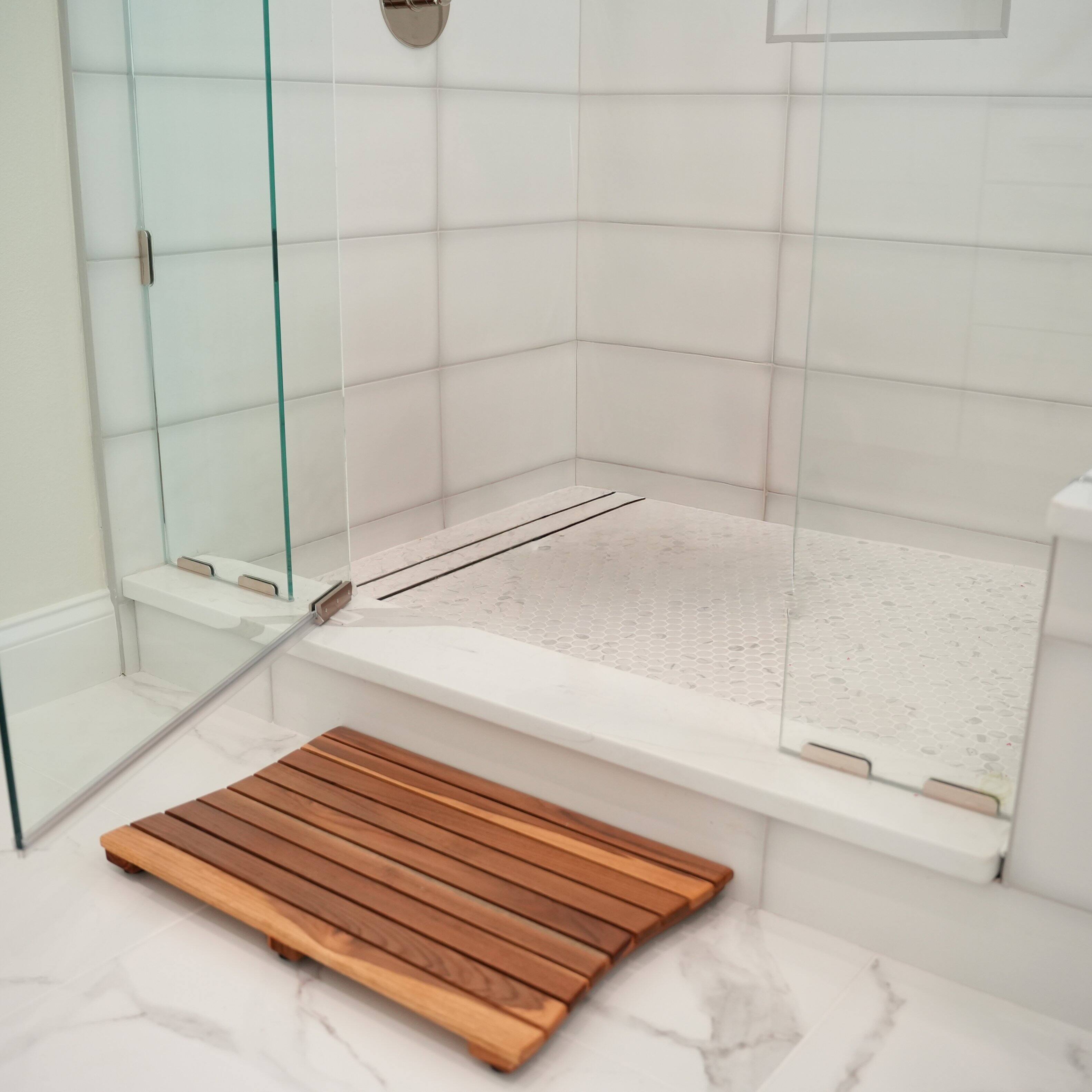 Angle. EcoDecors - EcoDecors® Eleganto® 31" x 18" Slatted Solid Teak Bath Floor Mat in EarthyTeak Finish - EarthyTeak.