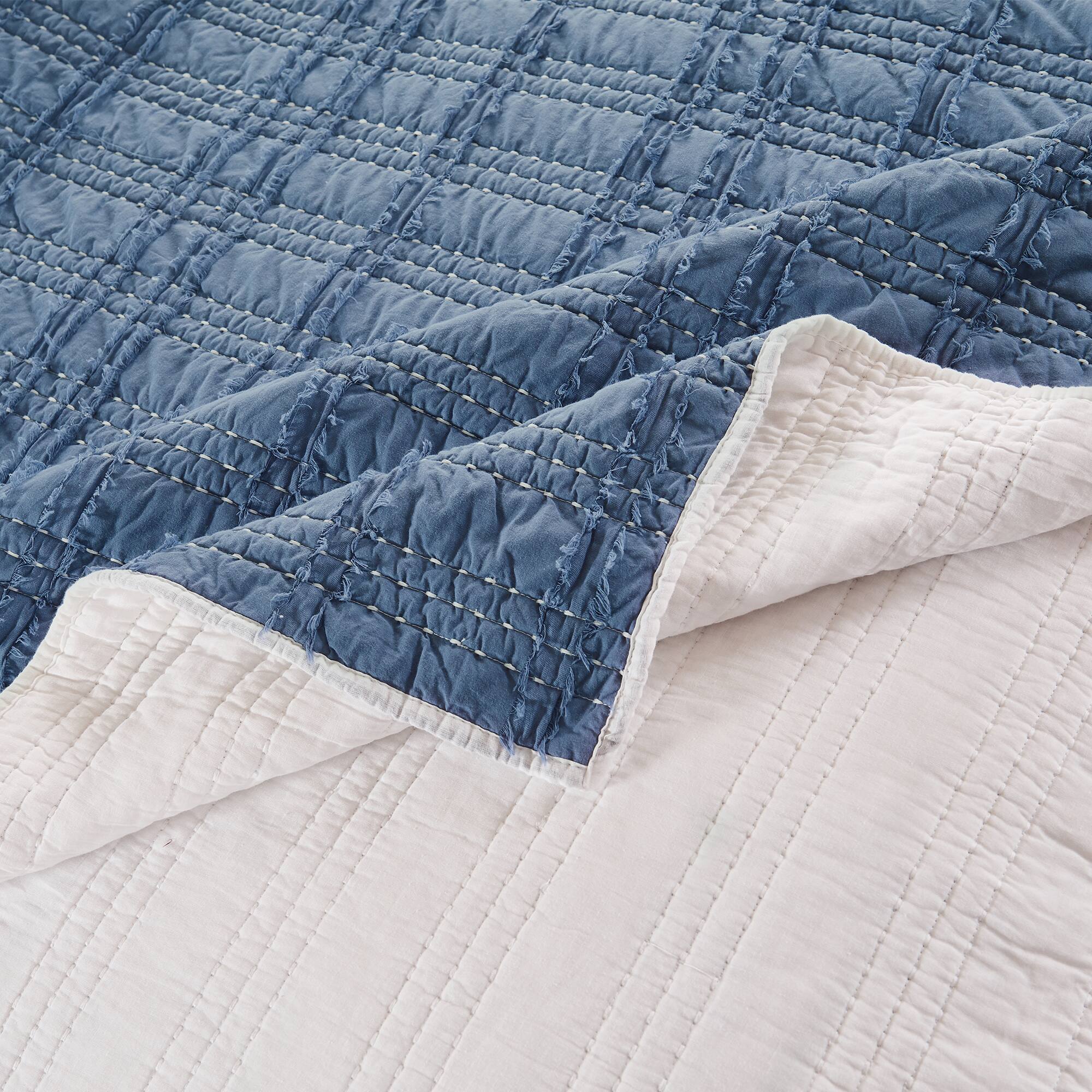Angle. BreeBe - Portofino Quilt Set 3-King/Cal King - Blue.