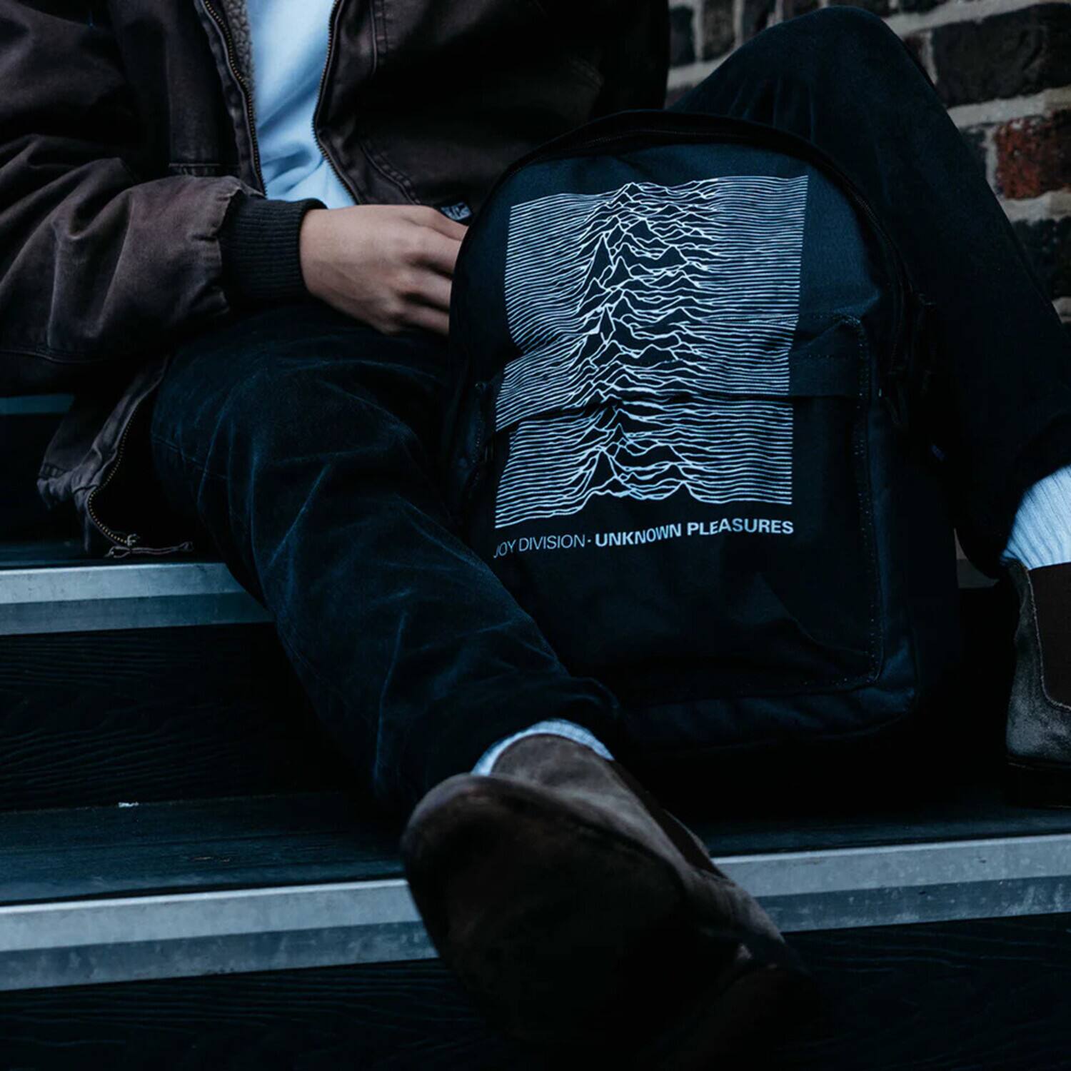 UNKNOWN PLEASURES  
JOY DIVISION