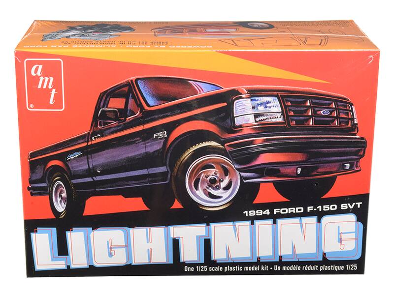 Sure, here is the corrected and grouped text from the image:

---

**AMT**

**1994 FORD F-150 SVT LIGHTNING**

One 1/25 scale plastic model kit - Un modèle réduit plastique 1/25

---

This text is from the packaging of a model kit for a 1994 Ford F-150 SVT Lightning.