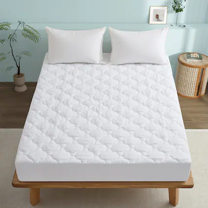 Front. Peace Nest - Peace Nest Clover Quilted Moisture-Wicking Mattress Pad, Queen - White.