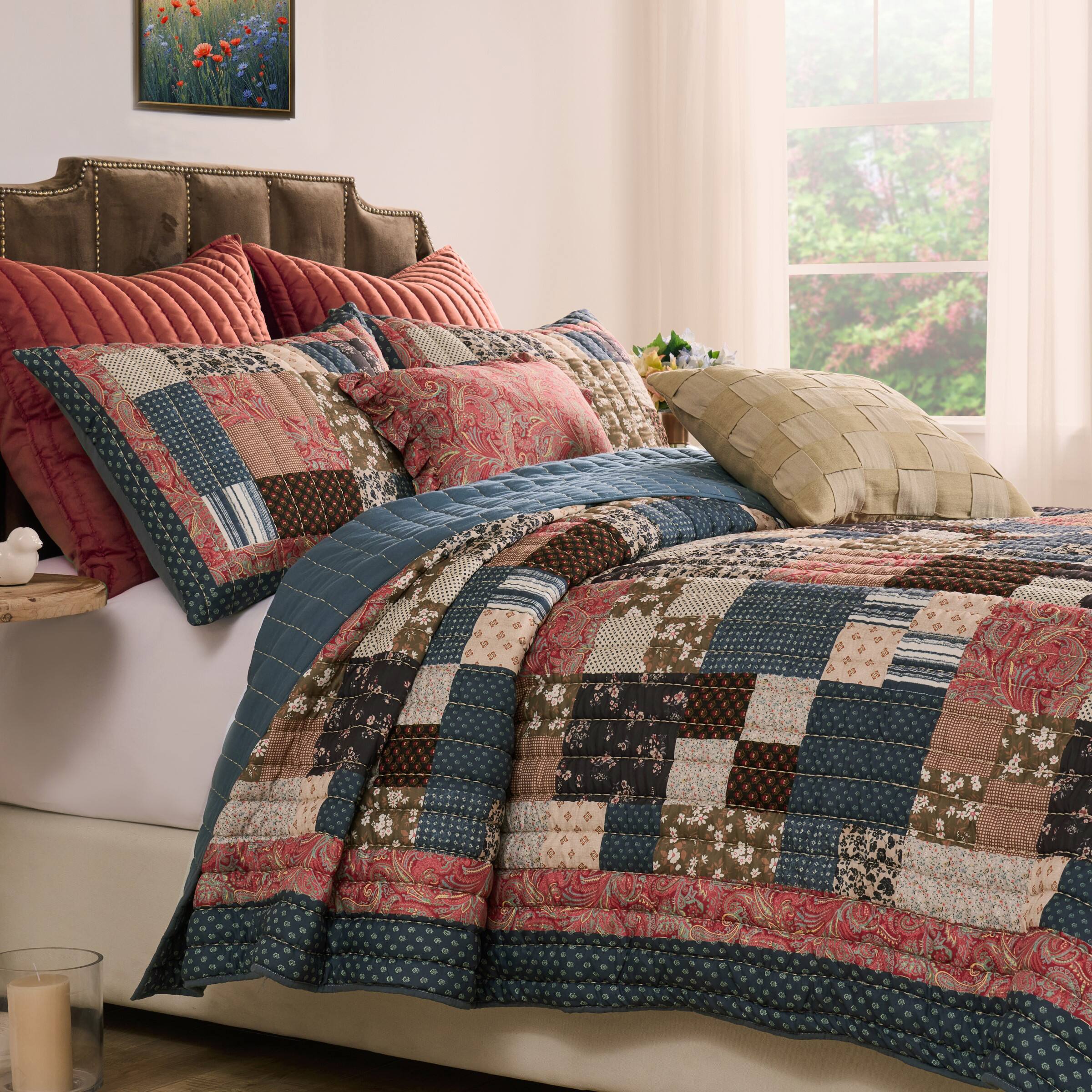 Angle. BreeBe - Shiloh Quilt Set - 2 Piece Twin/XL - Calico.