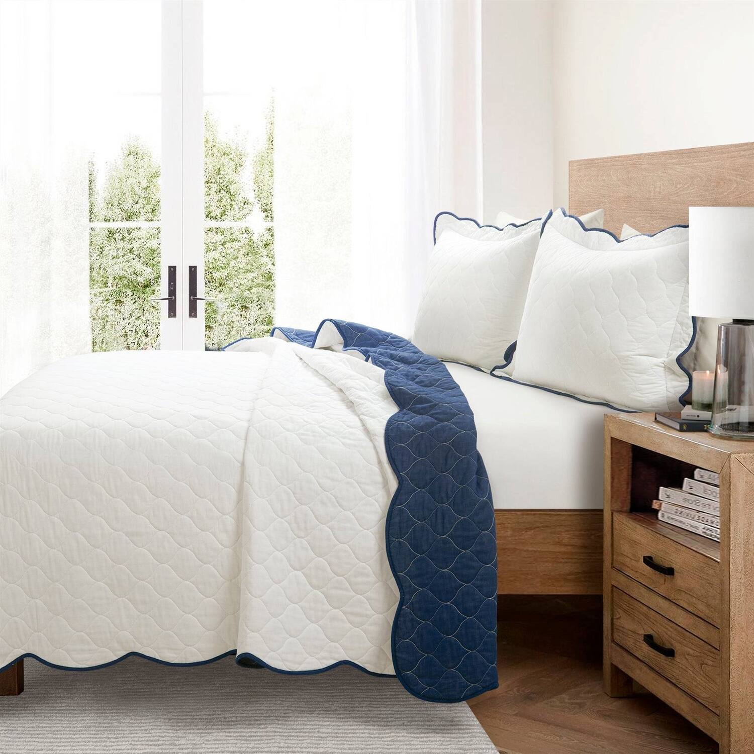 Left. Hivvago - Full/Queen White Navy Scalloped Edge Reversible Thin Light Quilt Set - White Navy.