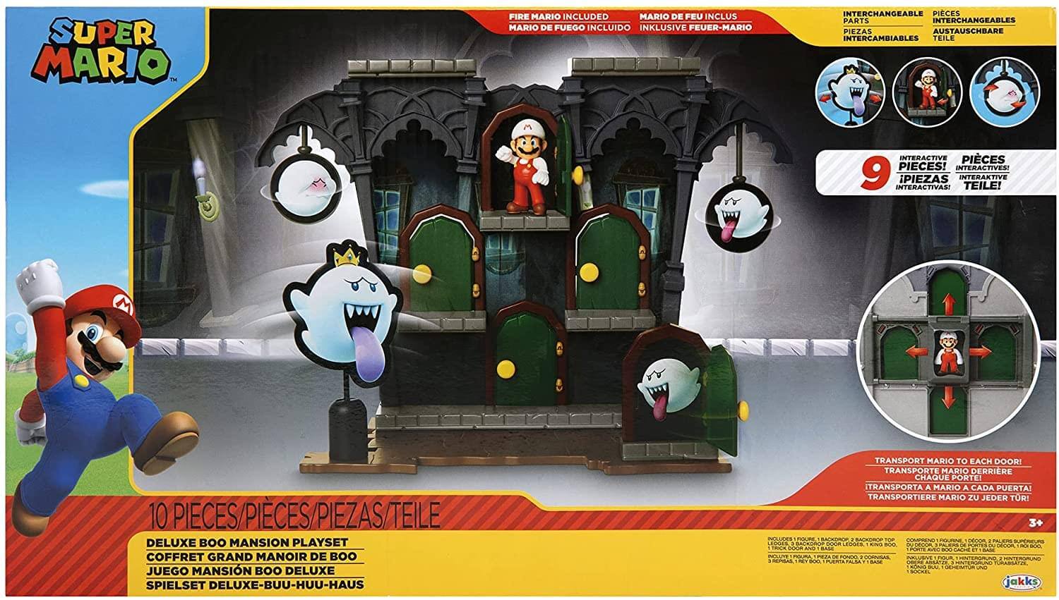 **Super Mario™ Fire Mario Included**

**Deluxe Boo Mansion Playset / Coffret Grand Manoir de Boo / Juego Mansion Boo Deluxe / Spielset Deluxe-Buu-Huu-Haus**

**10 Pieces / Pièces / Piezas / Teile**

**Deluxe Boo Mansion Playset / Coffret Grand Manoir de Boo / Juego Mansion Boo Deluxe / Spielset Deluxe-Buu-Huu-Haus**

**Mario de Feu Inclus / Mario de Fuego Incluido / Inklusive Feuer-Mario / Inclusivo Mario de Fuego**

**Interchangeable Pieces / Pièces Interchangeables / Piezas Interchangeables / Austauschbare Teile**

**9 Interactive Pieces / Pièces Interactives / Piezas Interactivas / Interaktive Teile**

**Transport Mario to Each Door! / Transporte Mario a Cada Puerta! / Transportiere Mario zu Jeder Tür!**

**Includes:**
- 1 Base / Base / Base / Basis
- 4 Boo Decor / Décor du Boo / Decoración de Boo / Boo-Dekoration
- 1 False Door / Porte Fausse / Falsche Tür / Falsche Tür
- 