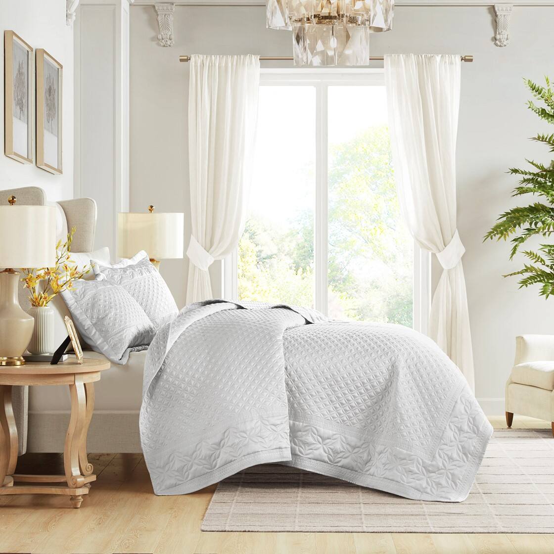 Alt View 3. Gracie Mills - Gracie Mills Carney 3-Piece Neoclassical-inspired Quilt Set - Grey.