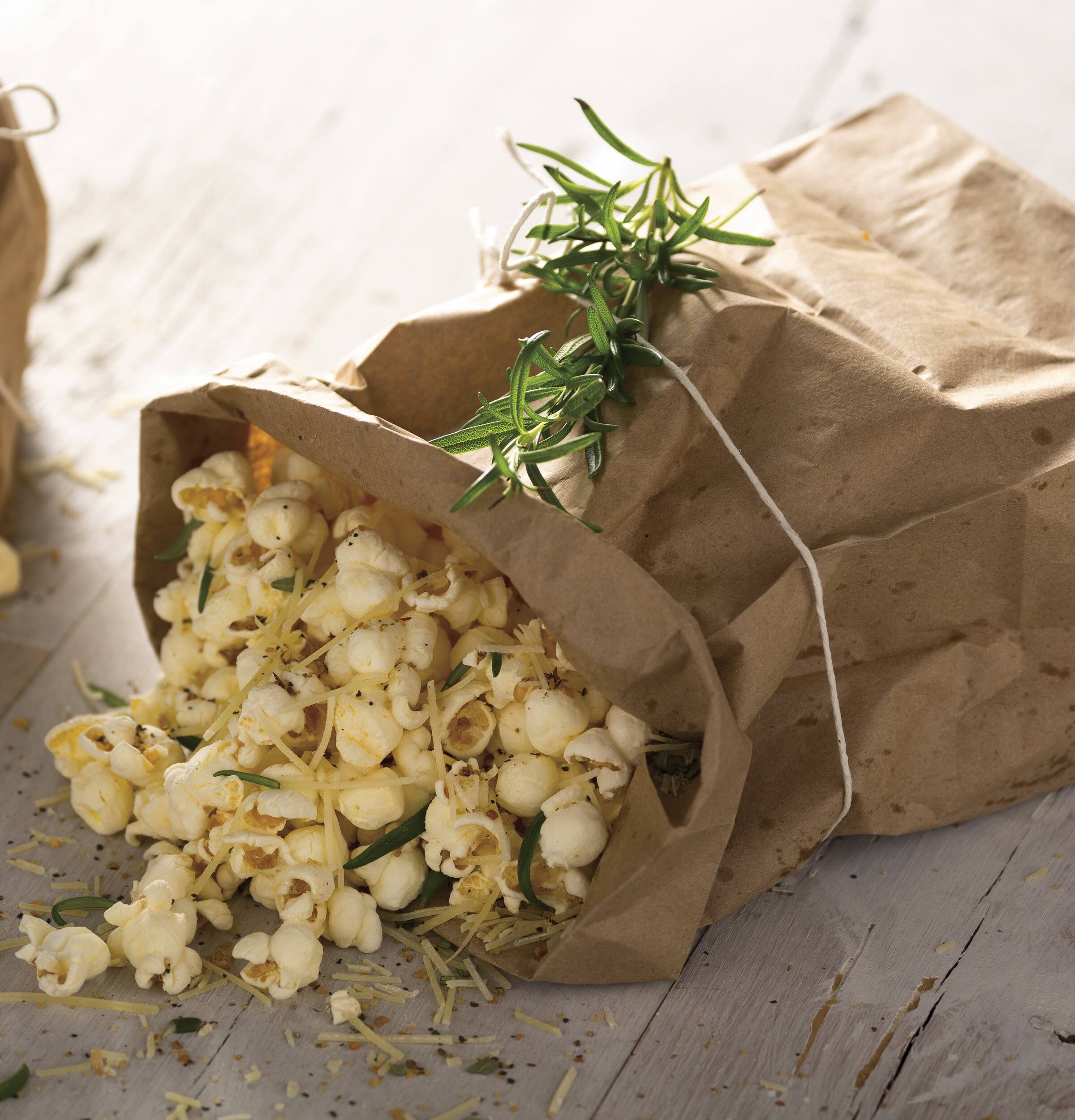 Alt View 13. GE - 2.0 Cu. Ft. Countertop Microwave with Sensor Cooking and Defrost - White.