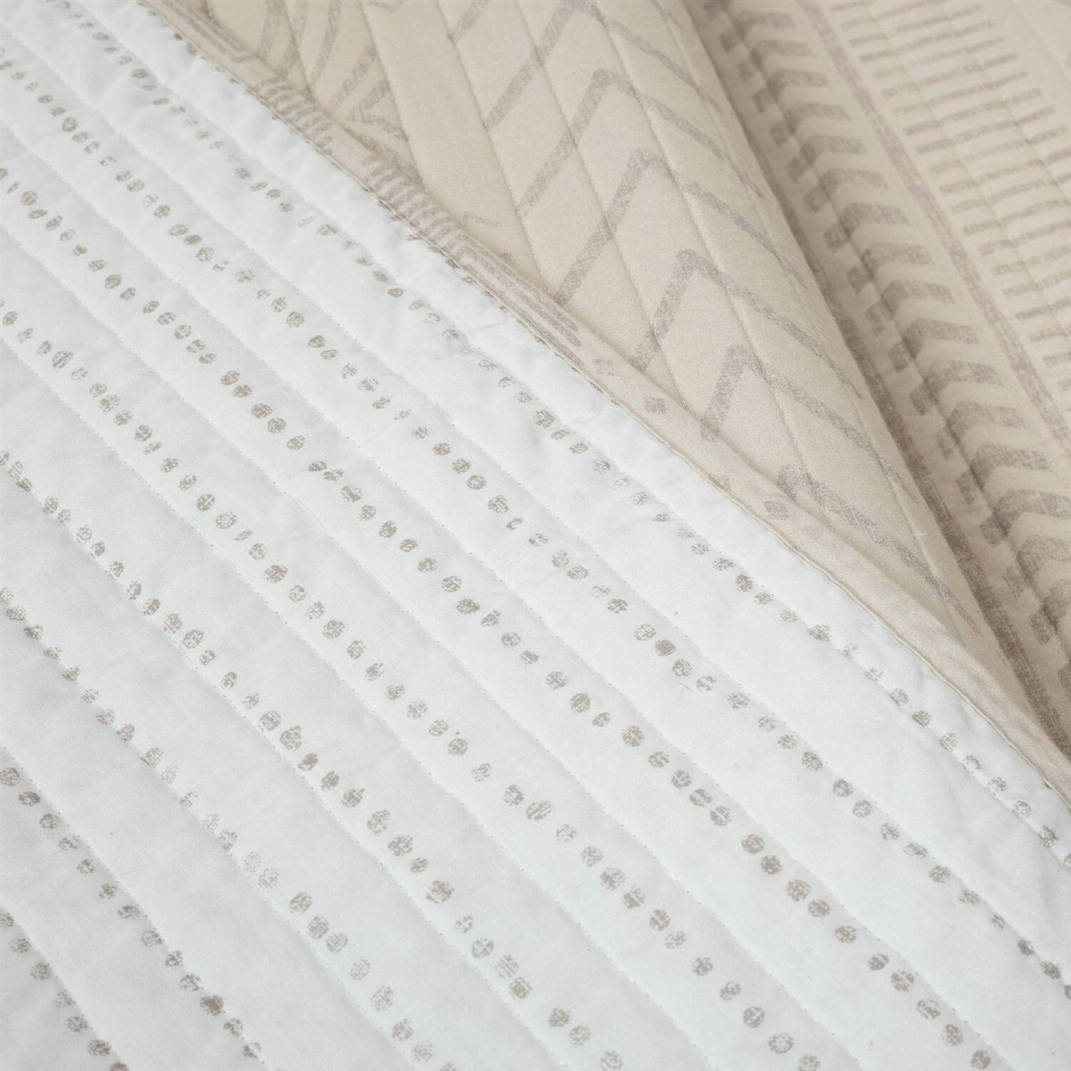Left. Hivvago - King Scandinavian Chevron Beige Tan White Reversible Cotton Quilt Set - Beige Tan White.