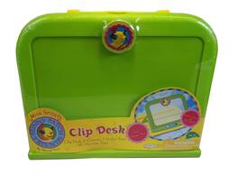 Jakks Pacific - Miss Spider's Activity Clip Desk - Doodle and do art on the go with Miss Spider - Multi