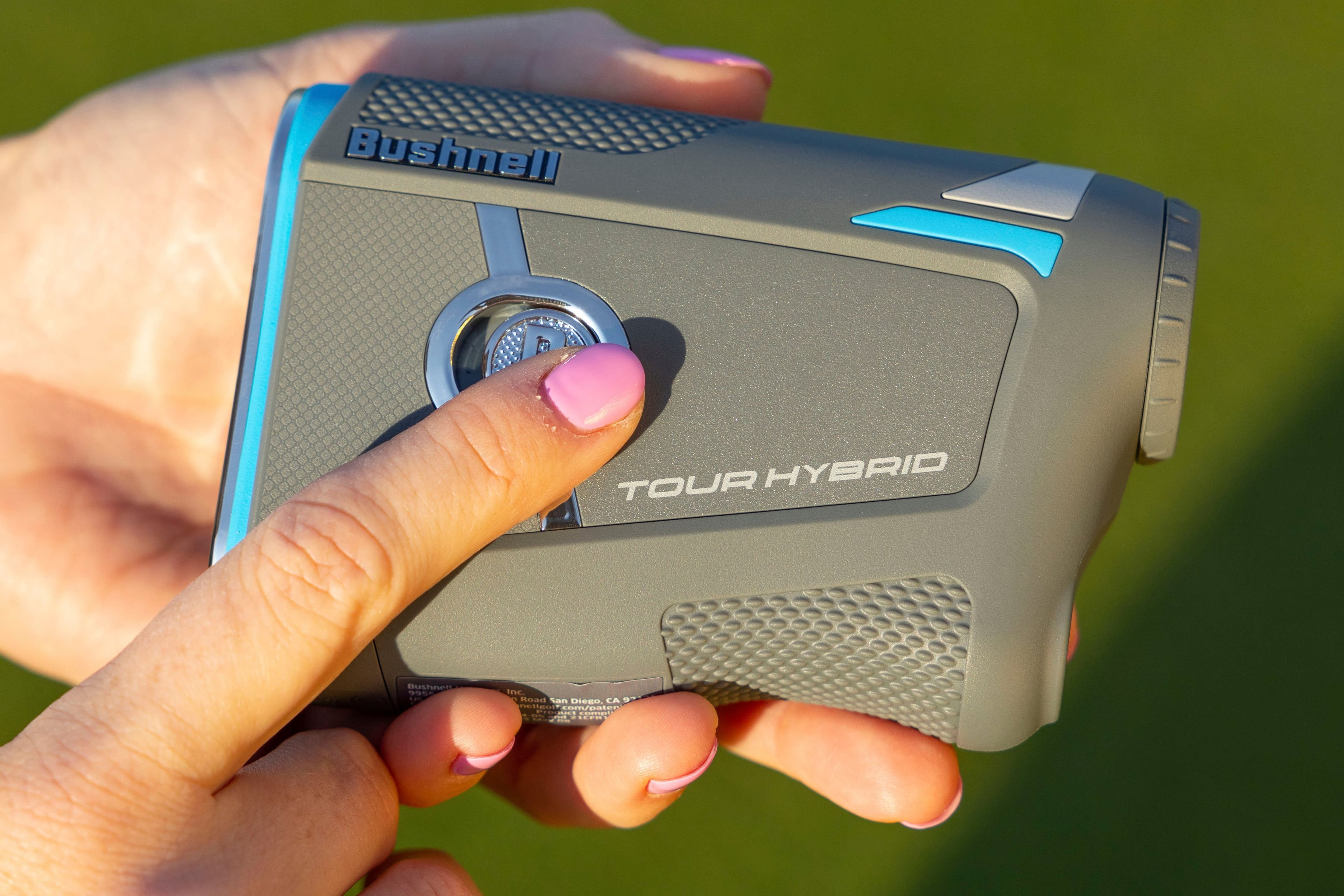 Bushnell TOUR HYBRID golf device.