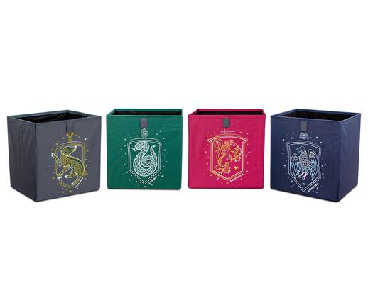 Sure, here is the corrected and grouped text from the image:
1. **Dark Blue Box:**
- "SAYTHERIH GETTRINDOR EAVENCLAW"
2. **Green Box:**
- "HUFFLEPUFF"
3. **Red Box:**
- "GRIFFINDOR"
4. **Navy Blue Box:**
- "SLYTHERIN"