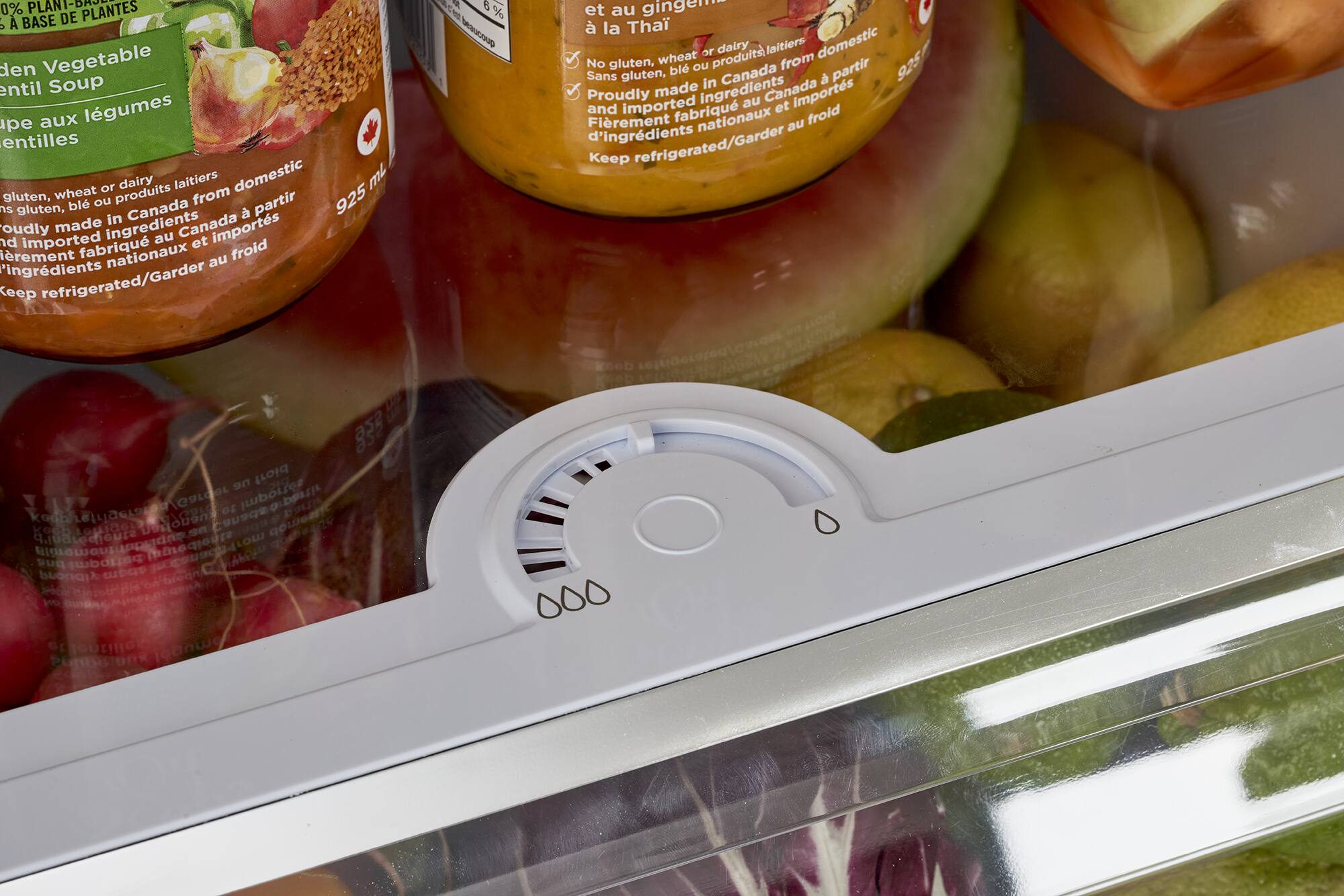 The text on the image reads: "0% plant-based plant soups 5% base de den vegetable entil soup pe aux lgumes entilles wheat or produits dairy laitiers domestic mL gluten, bl ou from partir 925 ns gluten, Canada made ingredients in Canada d oudly imported au et imports orement fabriqu nationaux froid au 'ingrdients Ceep refrigerated/Garder d % MRO et au gingemes la Thai wheat or produits.laitiers dairy from domestic No gluten, ou 925 Sans gluten, bl in Canada partir Proudly made Ingredients Canada imports and Imported au et Firement fabriqu nationaux froid au d'ingrdients refrigerated/Garder Keep 925 ne biott EgLOOL os oqi arpartir uIS koebhety Dobn Canada qwea 200DI OUIOGE ne .ludledicura suopmm SITRONOUEAD Ab suG Palbdus SONGA abarn BOR 000."