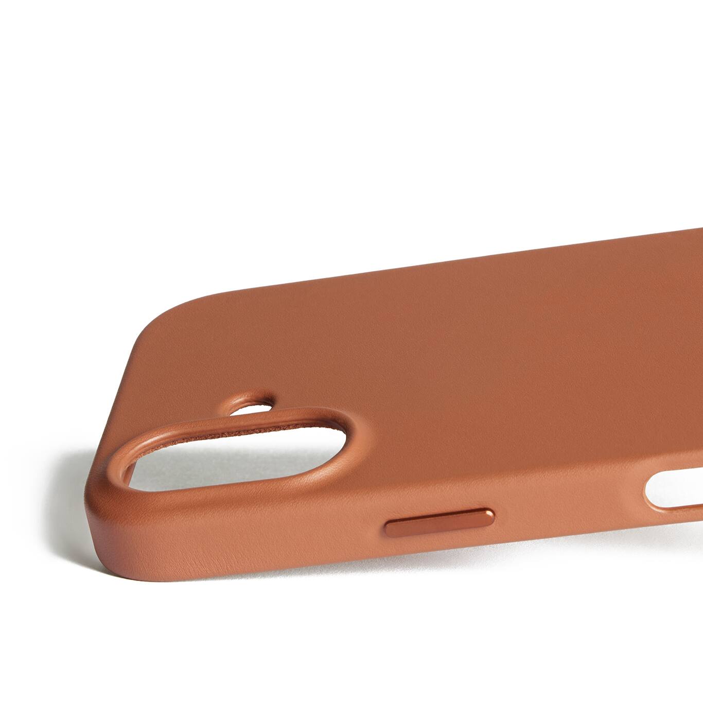 Back. Mujjo - Mujjo Full Leather Case for iPhone 17 - Tan.