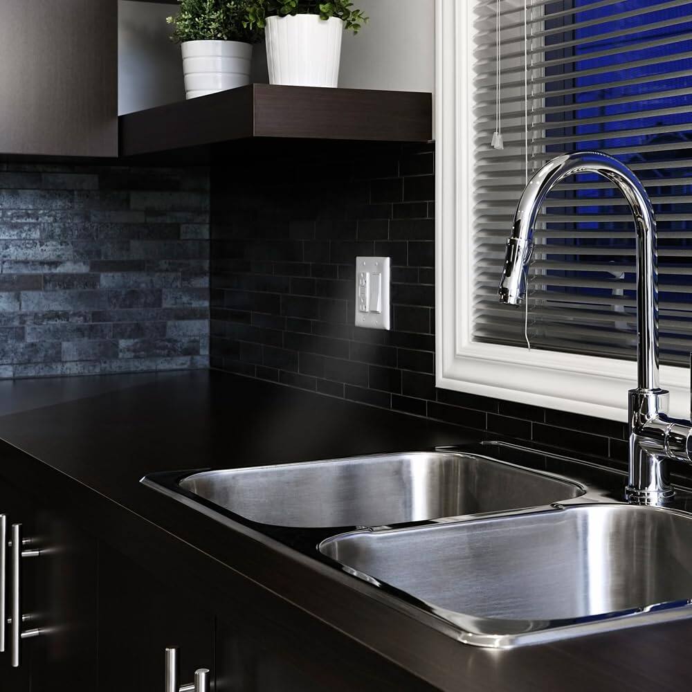 Alt View 1. Leviton - 15A 125V Duplex GFCI Outlet Tamper-Resistant Self-Test Slim Guide Light 5-15R - White.