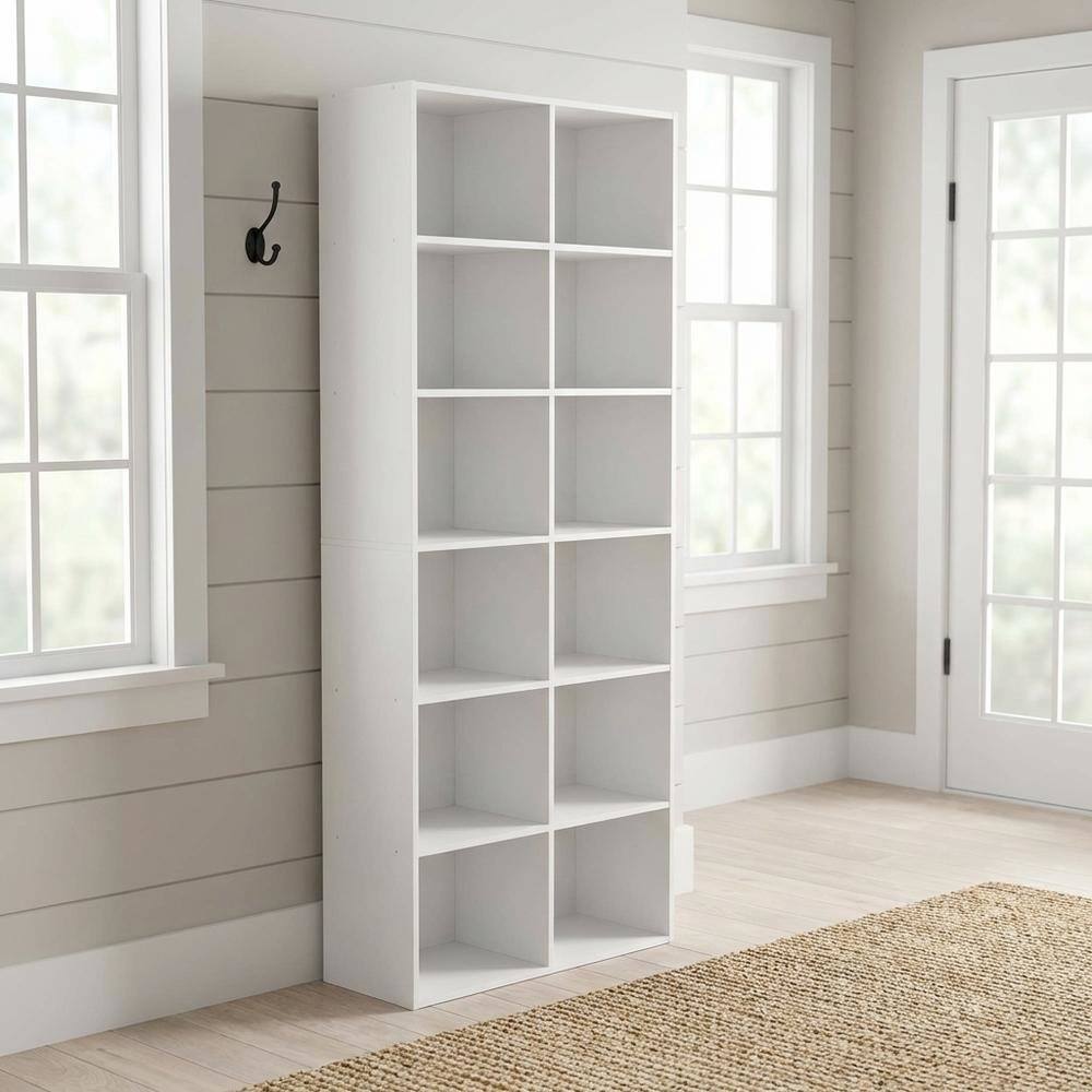 Angle. FurniFact - Wooden bookcase in finish with spacious shelves for storage - White.