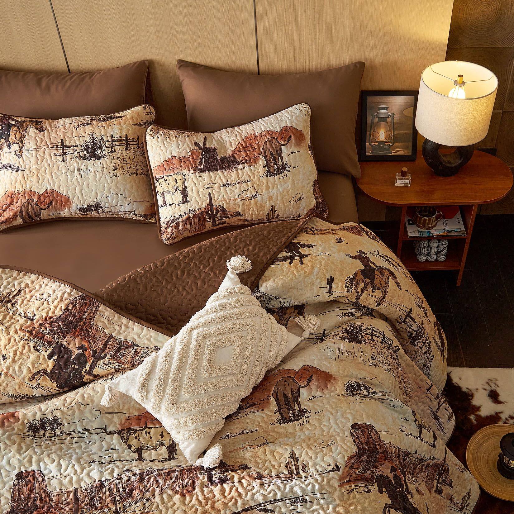 Alt View 2. PO3TICJUNKI3 - Western Quilt Set Rustic Ranch Life With Cowboy Southwestern Vintage Country Pattern Printed Reversible - Ochre Brown-King.