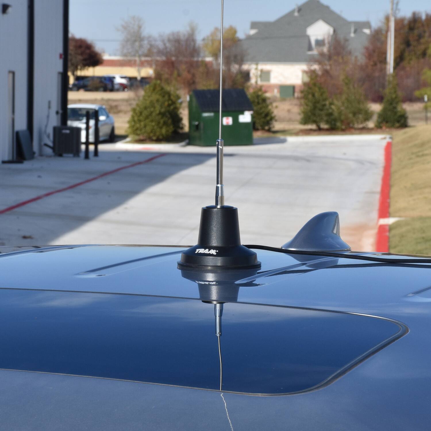 Left. Tram - 500-Watt 26-MHz to 30-MHz Heavy-Duty Trucker CB Magnet Antenna Kit - Black.